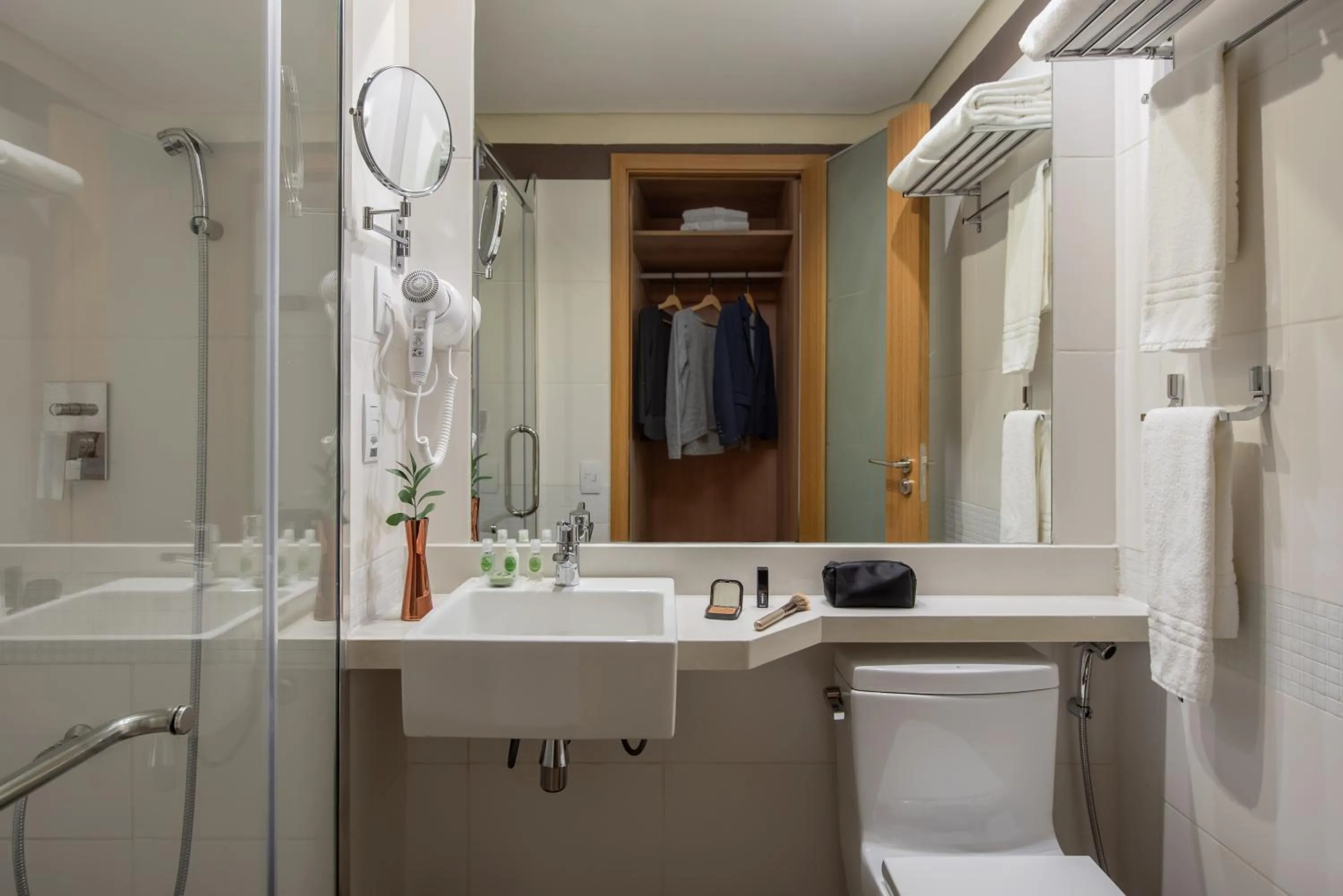 Bathroom in Intercity Itupeva