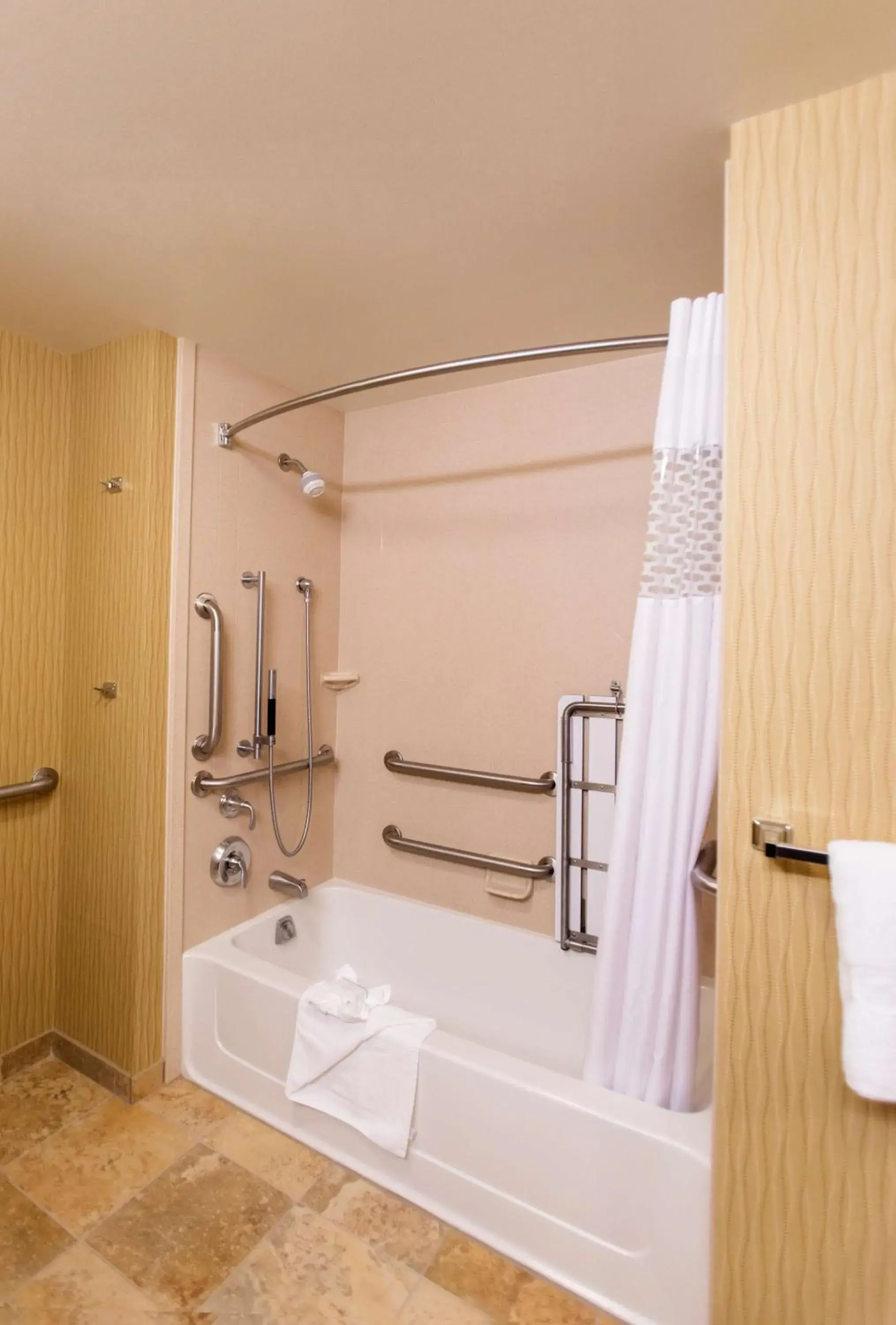 Bathroom in Hampton Inn Marquette-Waterfront Bathroom in Hampton Inn Marquette-Waterfront