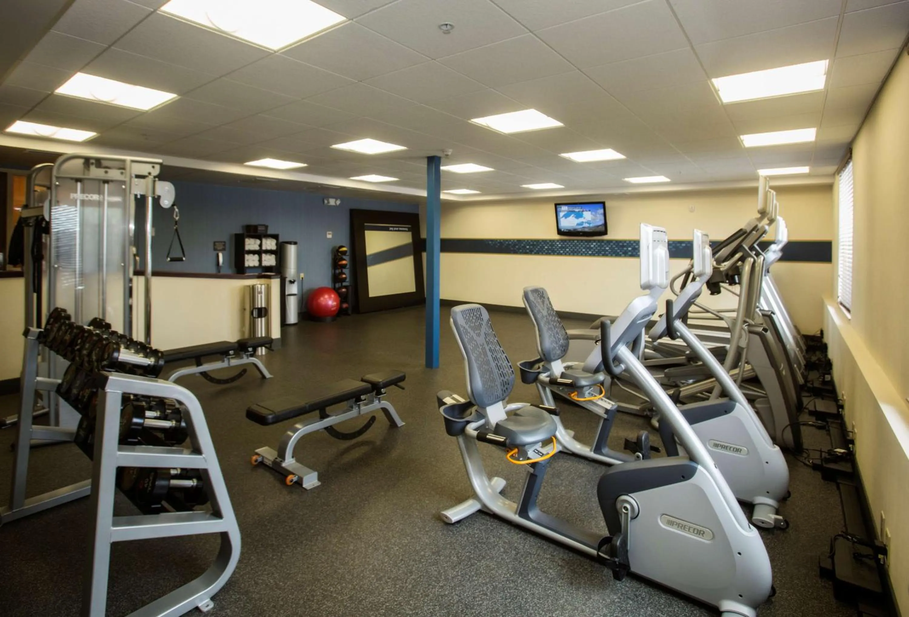 Fitness centre/facilities in Hampton Inn Marquette-Waterfront