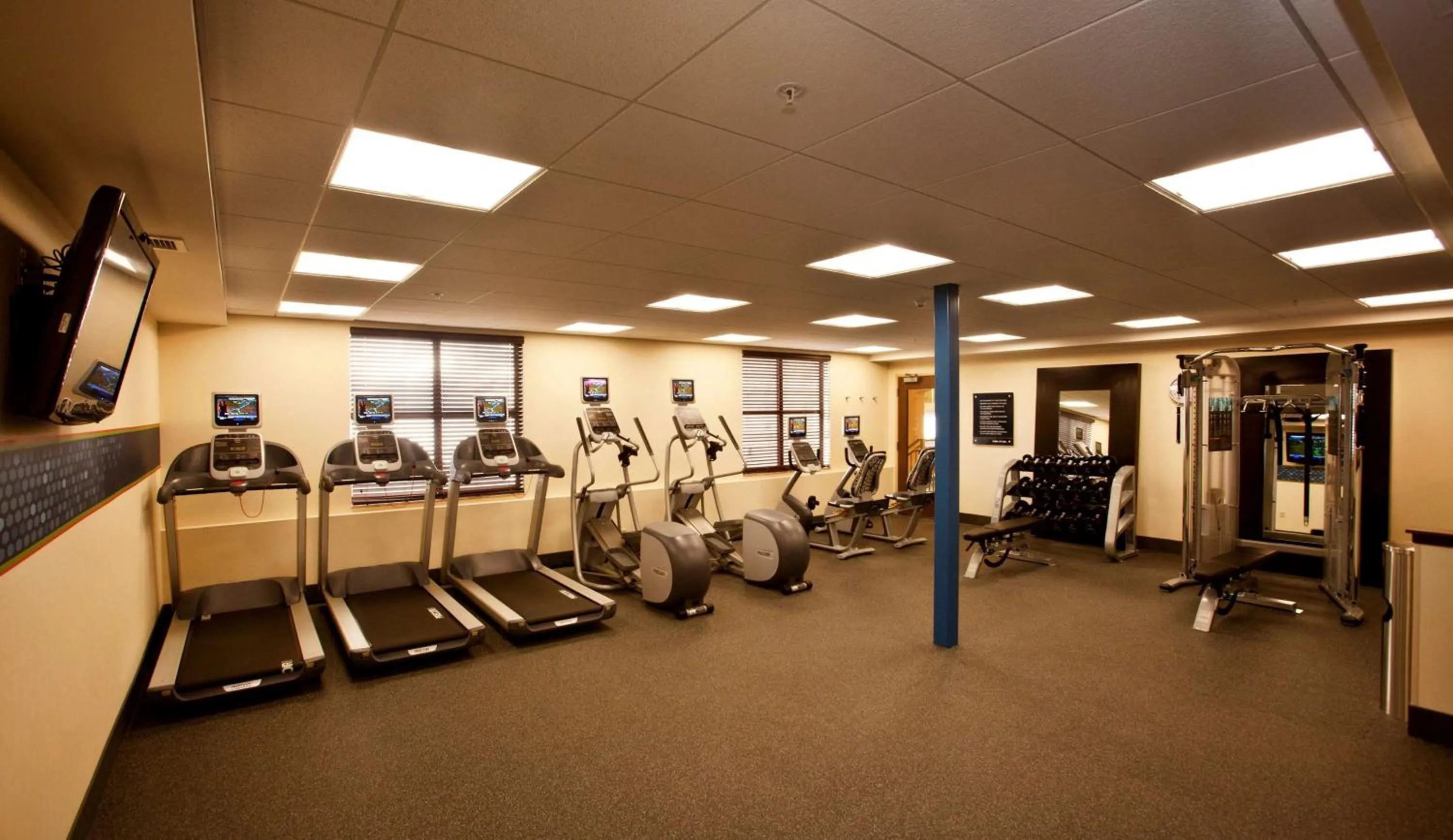 Fitness centre/facilities in Hampton Inn Marquette-Waterfront