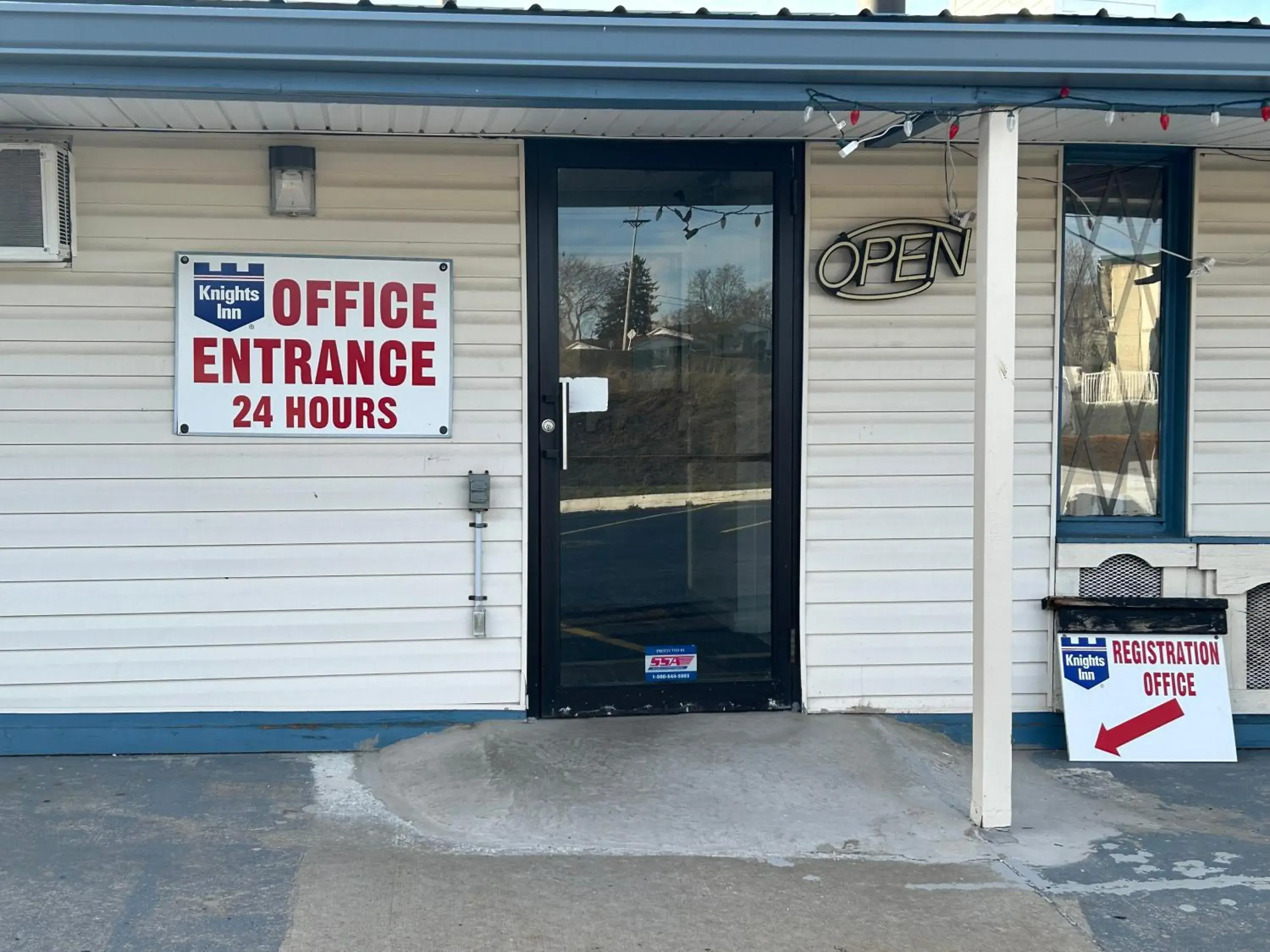 Property building in Knights Inn Somerset Property building in Knights Inn Somerset