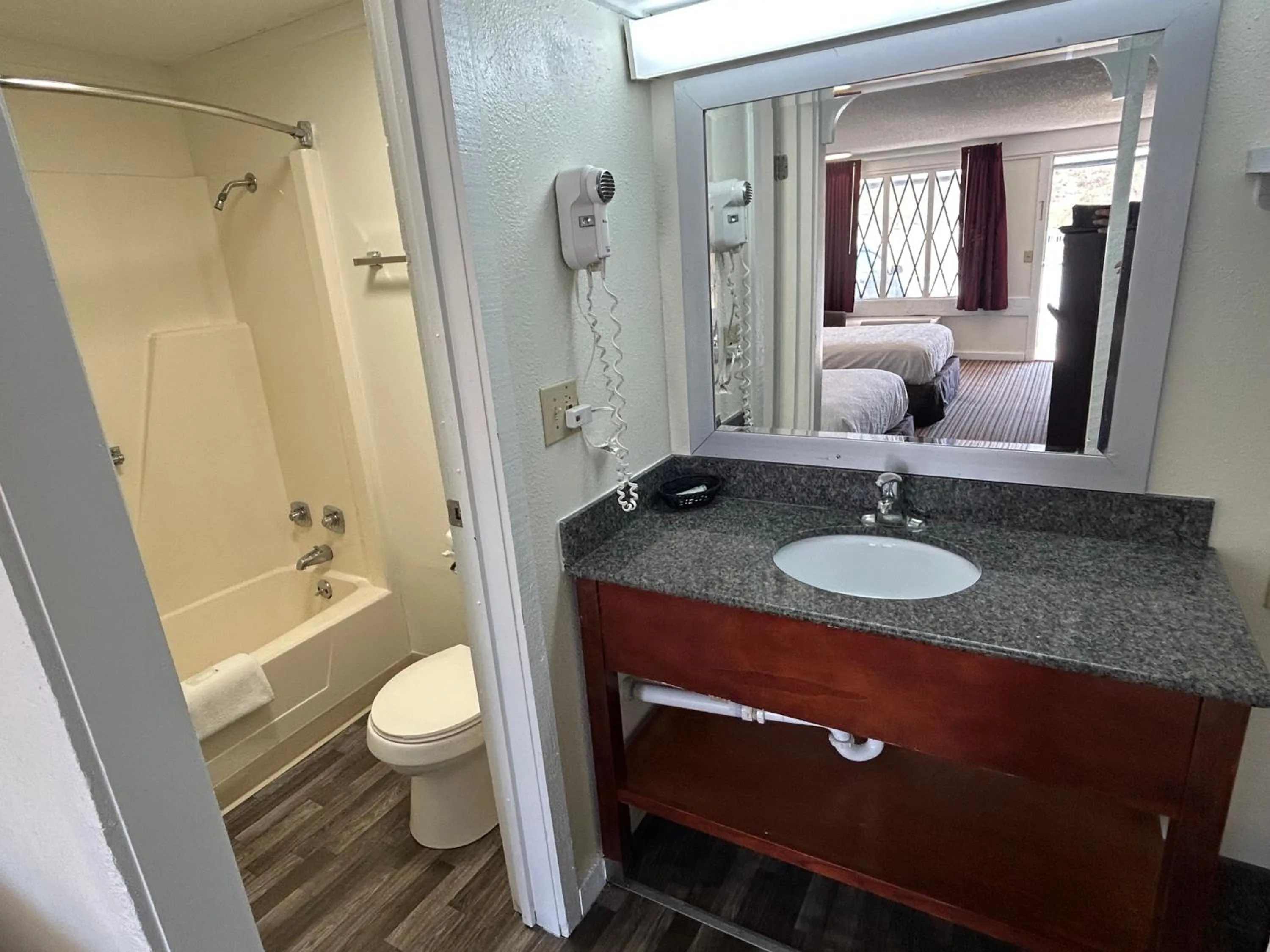 Bed in Knights Inn Somerset