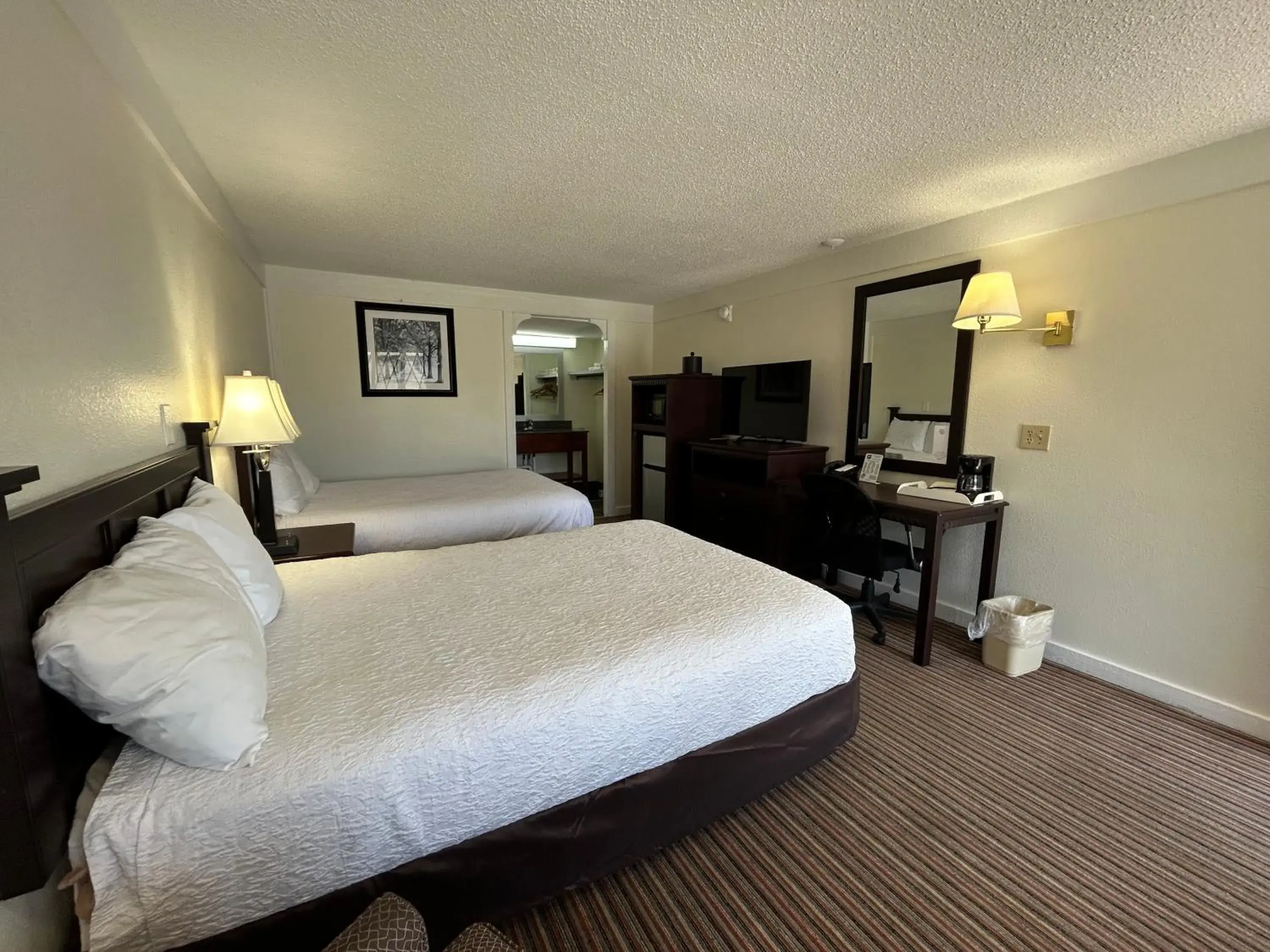 Bed in Knights Inn Somerset Bed in Knights Inn Somerset