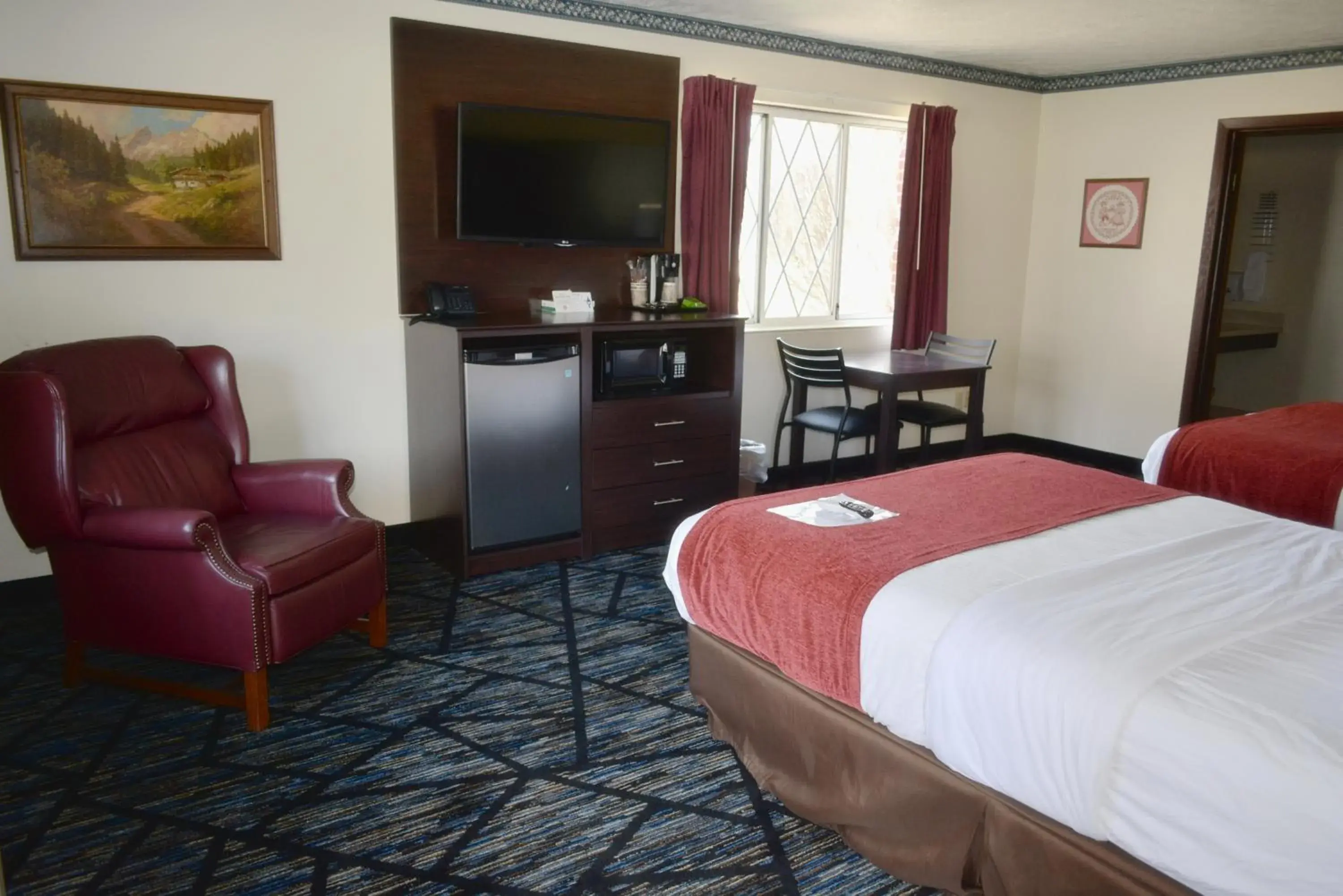 TV and multimedia, Bed in Frankenmuth Motel TV and multimedia, Bed in Frankenmuth Motel