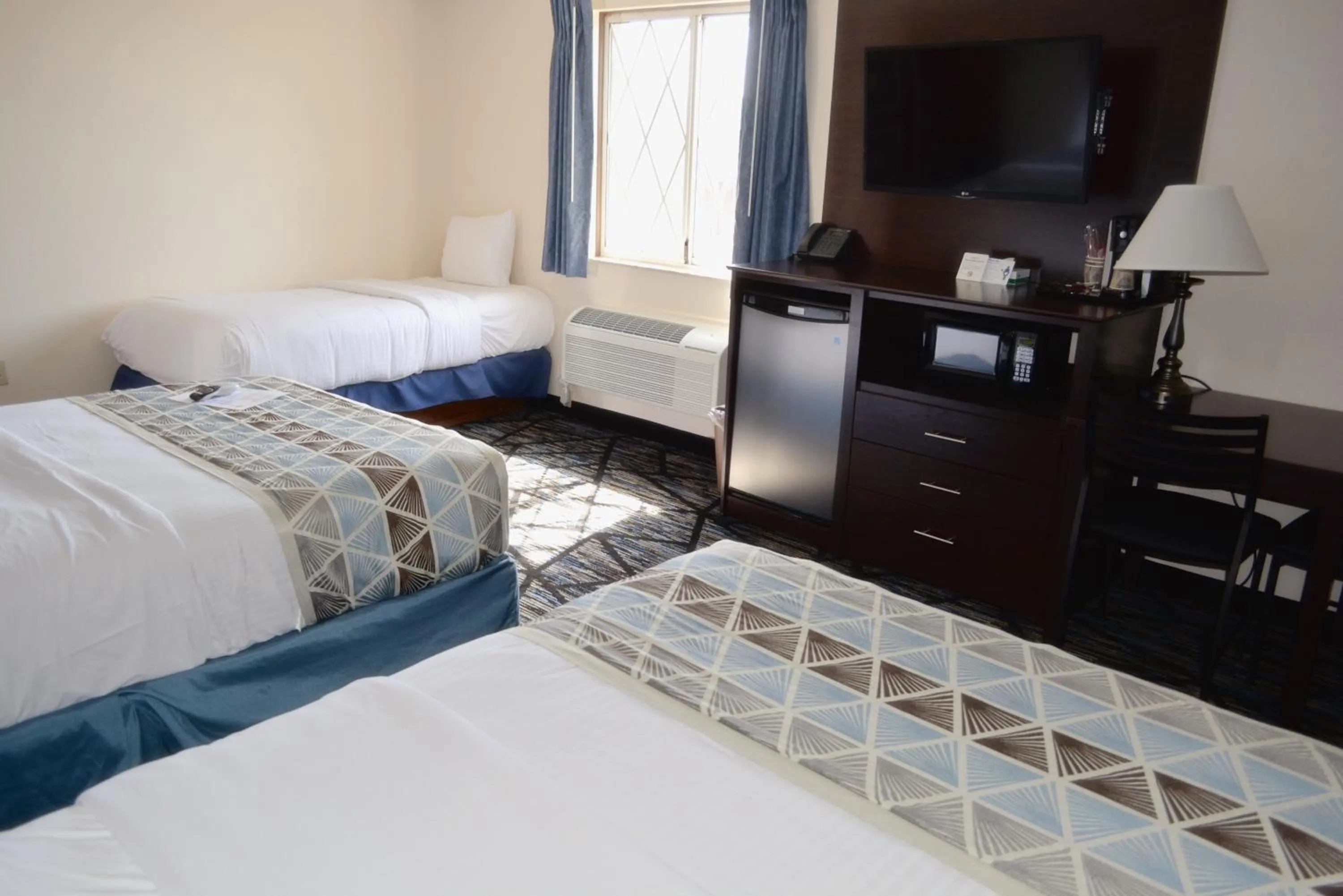 Bed in Frankenmuth Motel