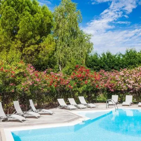 Logis Hotel Restaurant L' Auberge Cigaloise Logis Hotel Restaurant L' Auberge Cigaloise