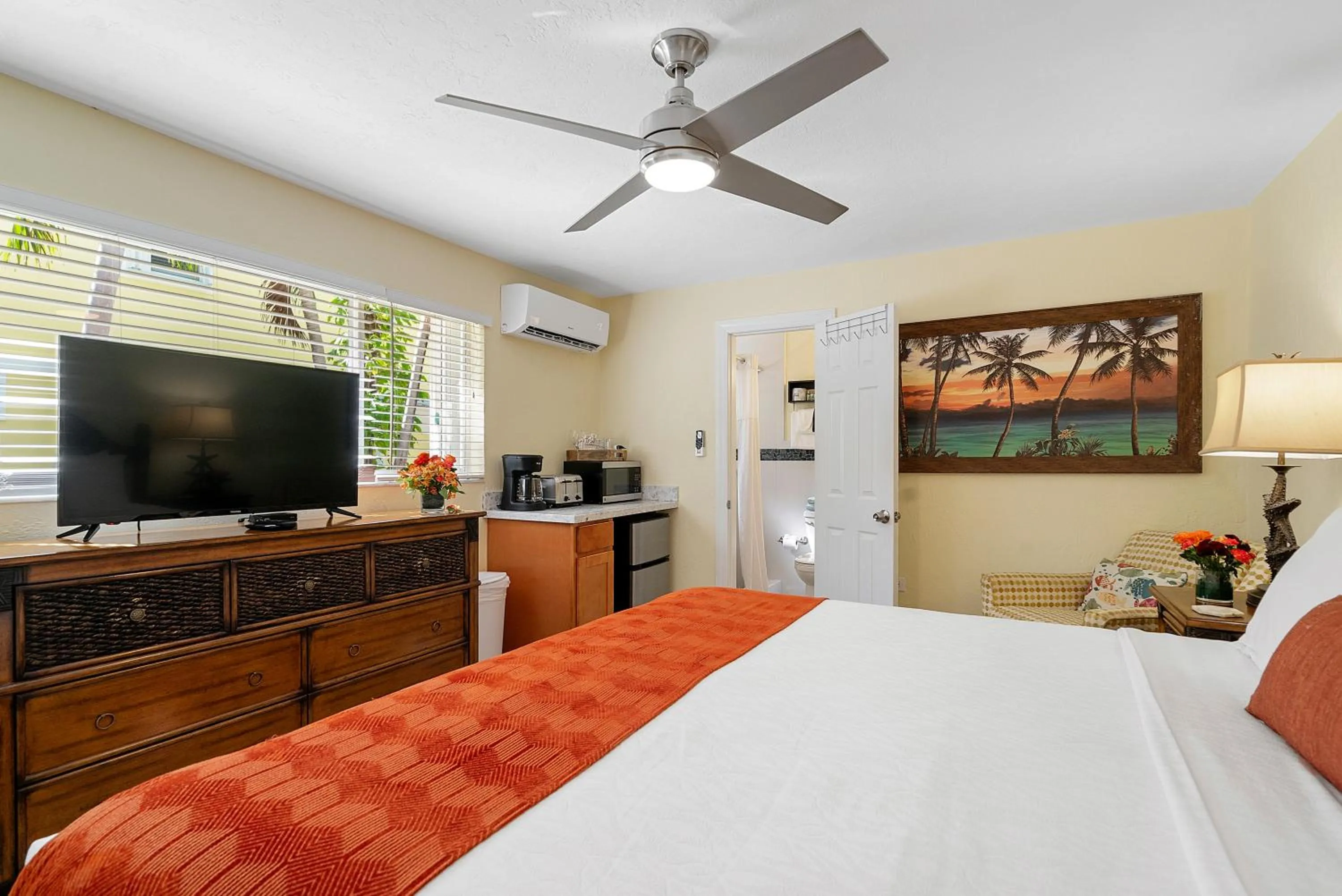 Bedroom, Bed in Coconut Bay Resort - Key Largo