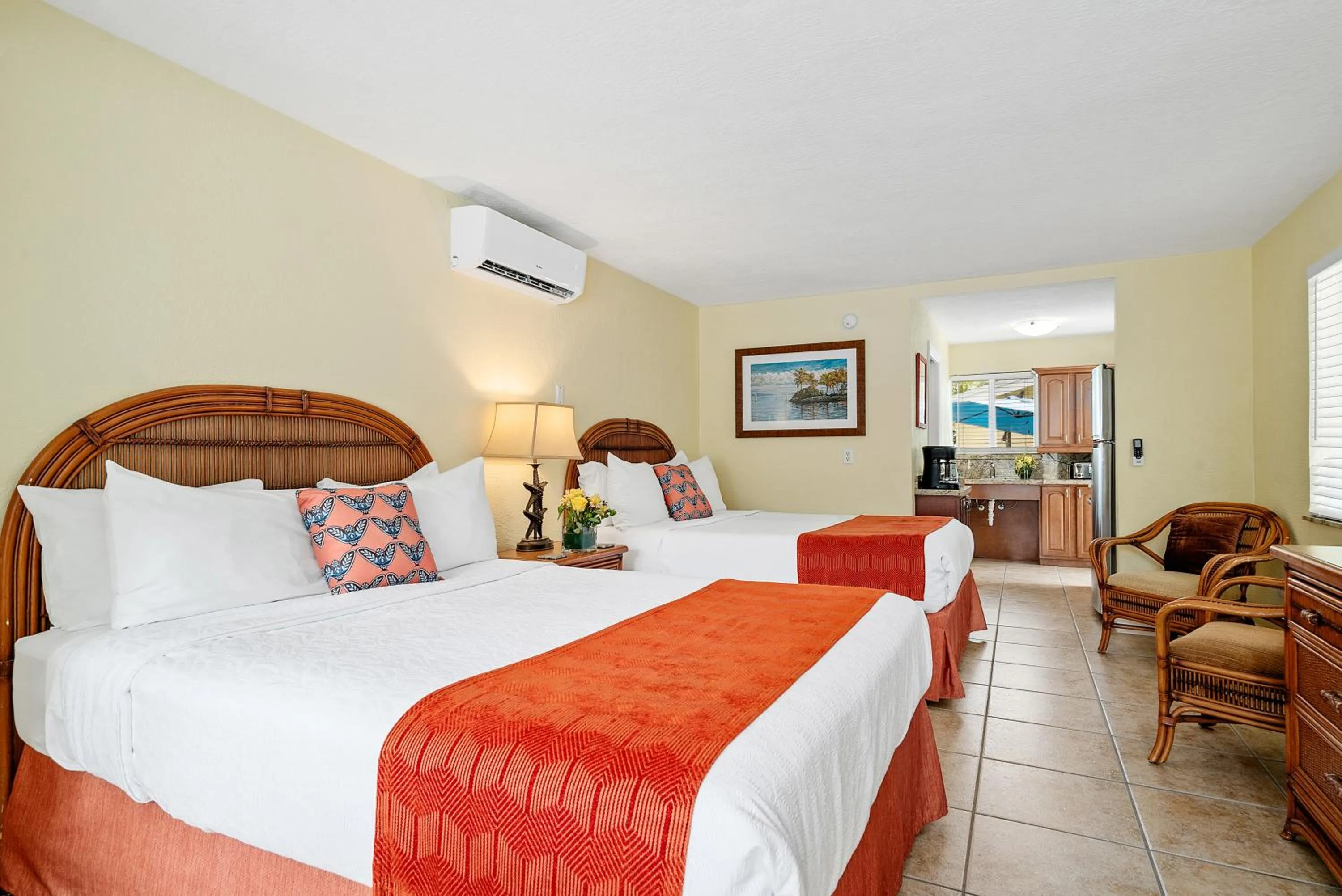 Bedroom, Bed in Coconut Bay Resort - Key Largo