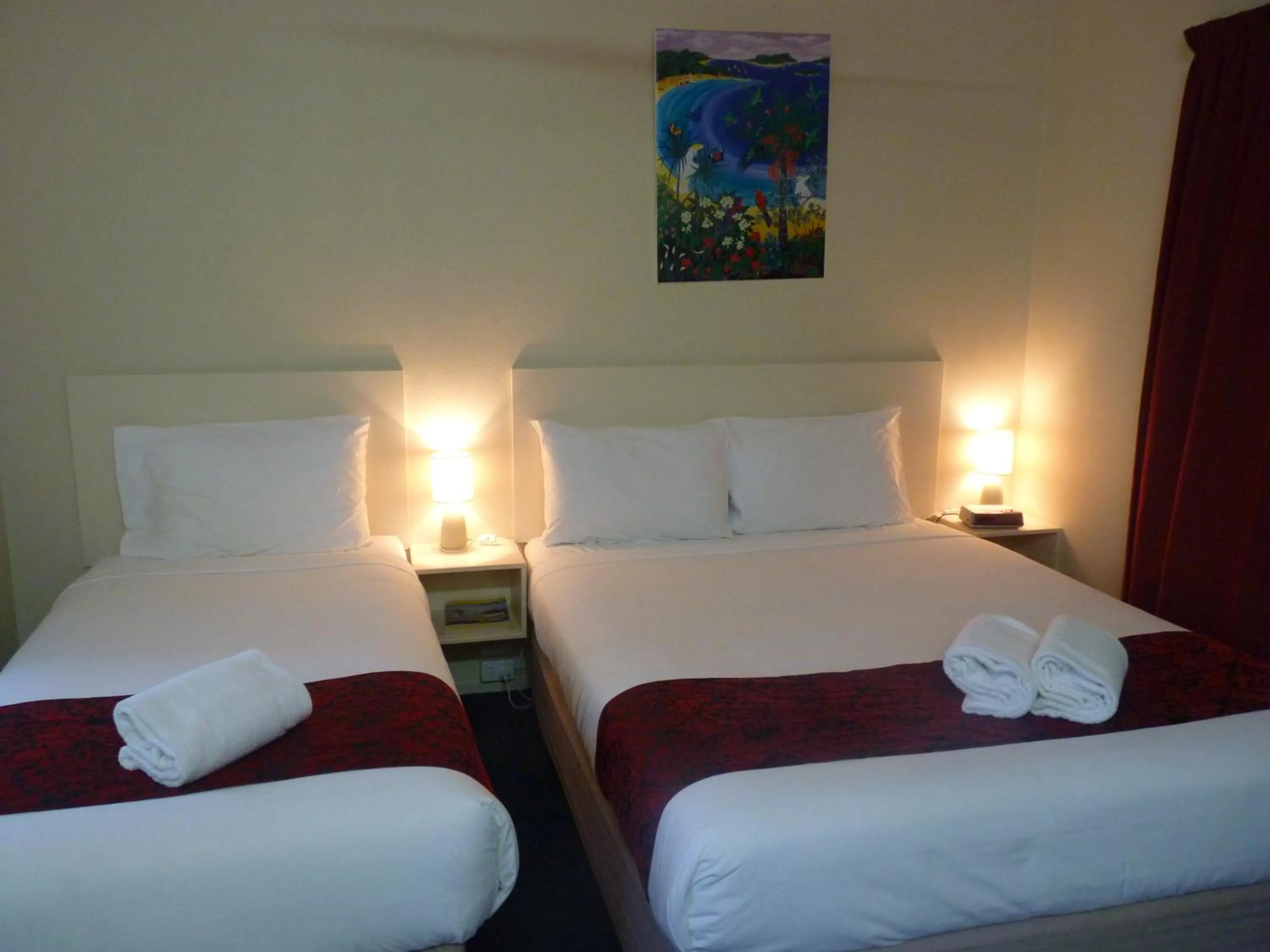 Bed in International Lodge Motel