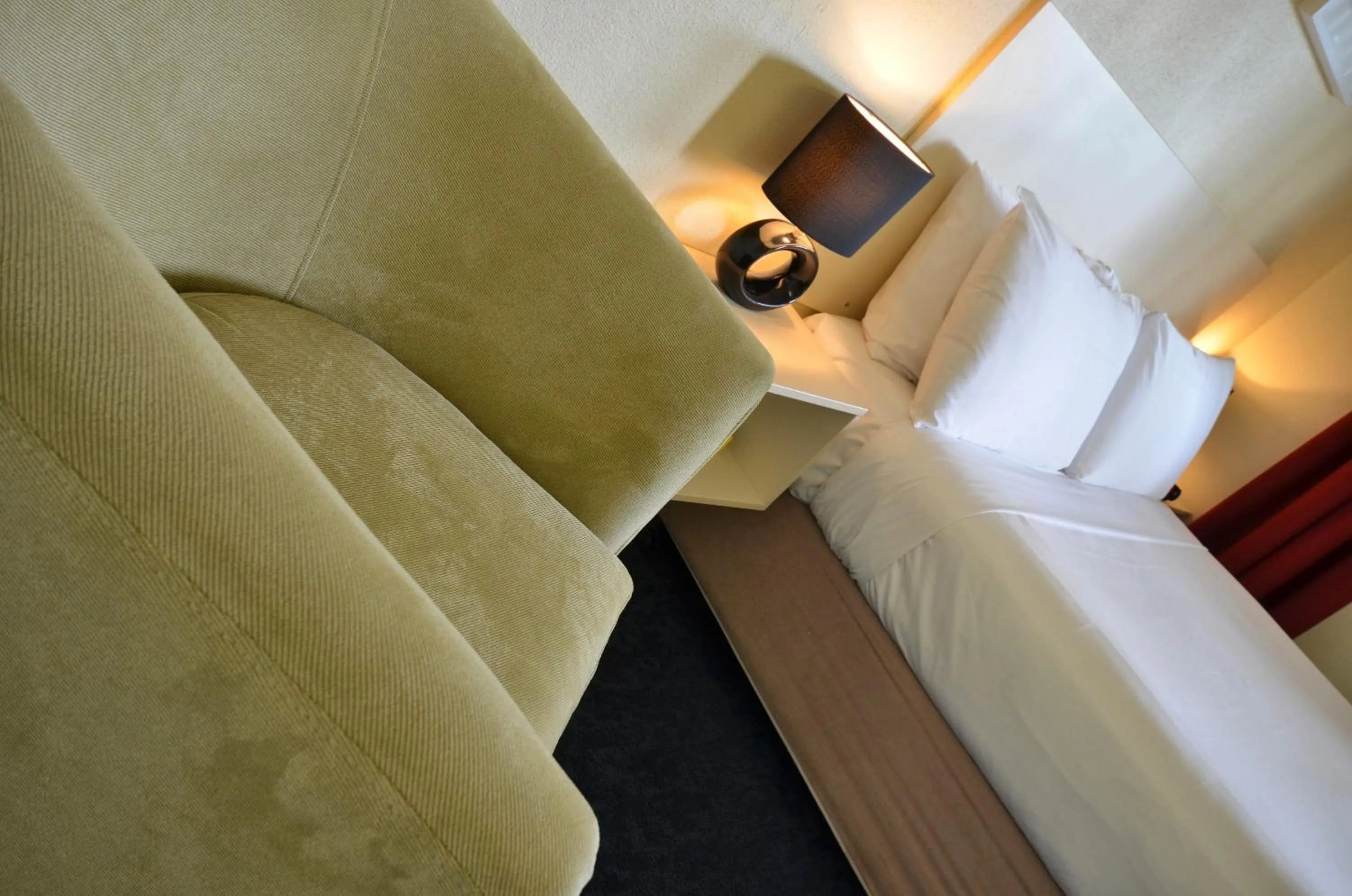 Photo of the whole room, Bed in International Lodge Motel