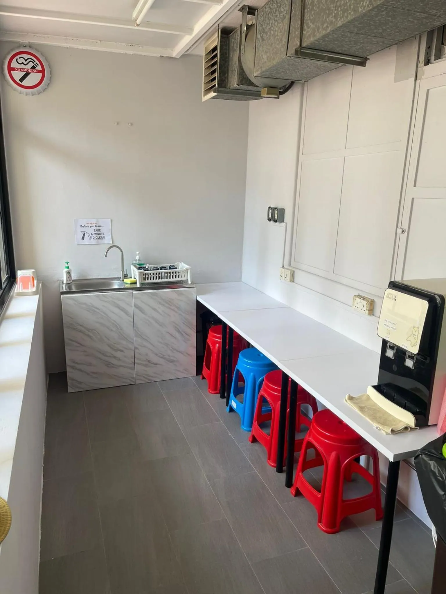 Restaurant/places to eat in Meadows Hostel