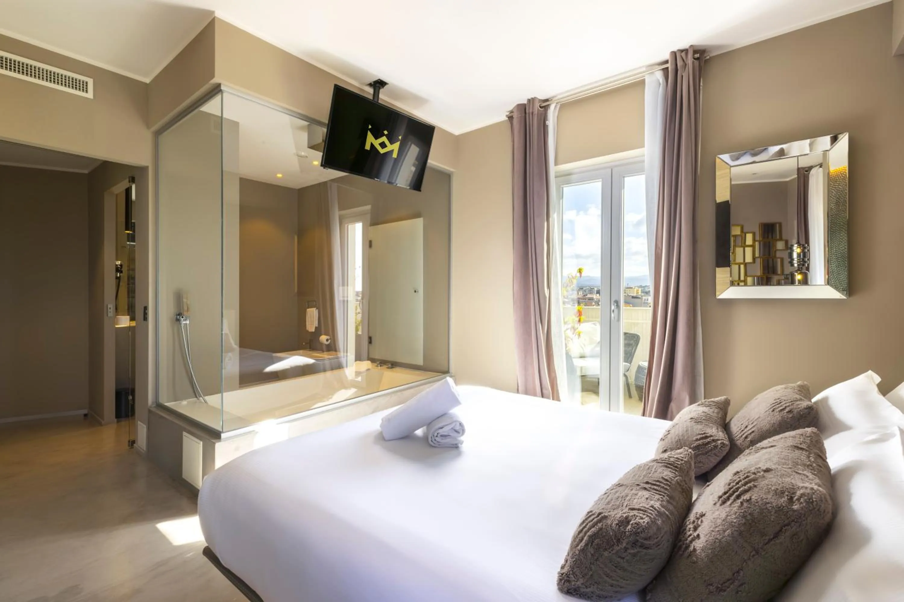 Photo of the whole room, Bed in Milestone