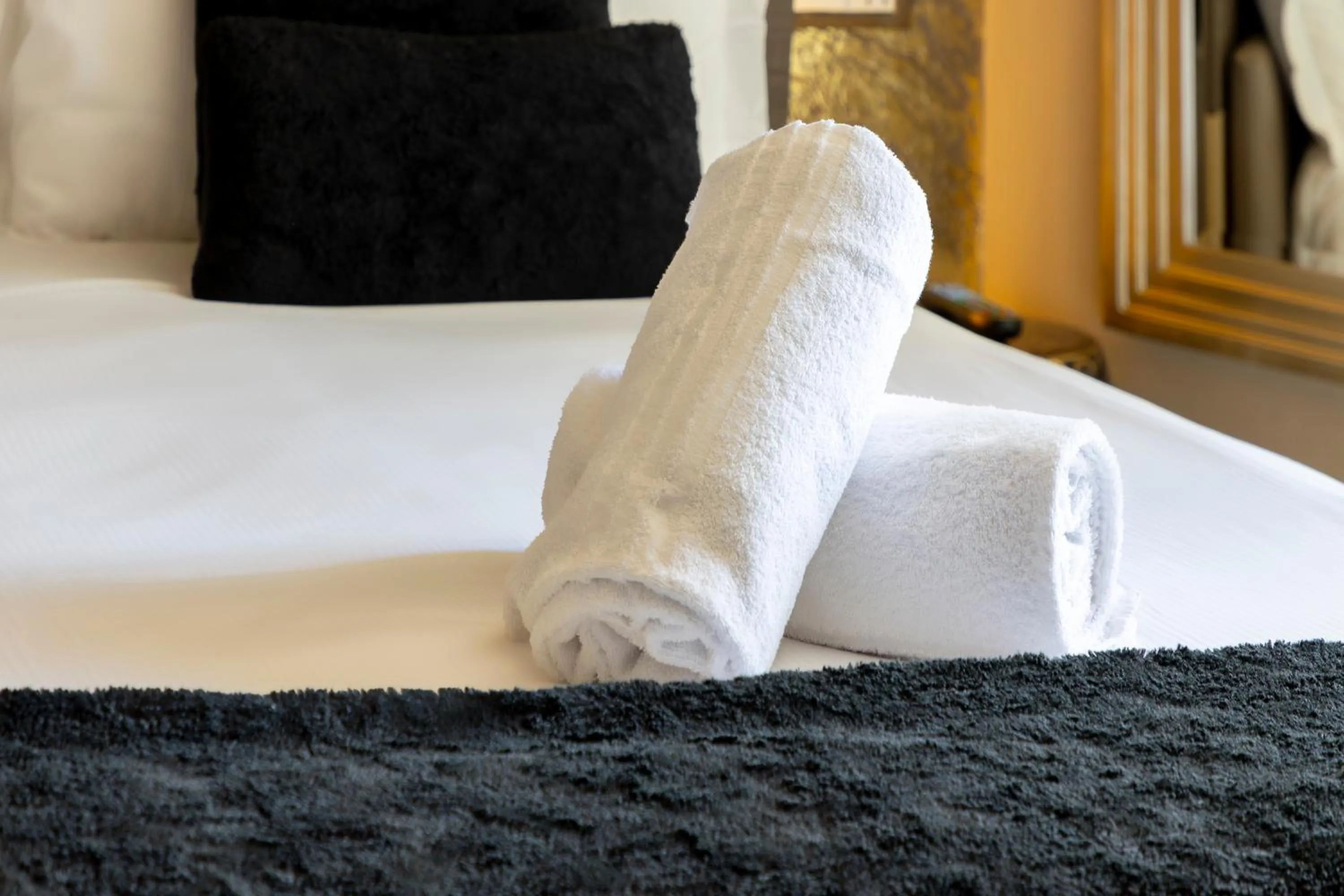 towels, Bed in Milestone