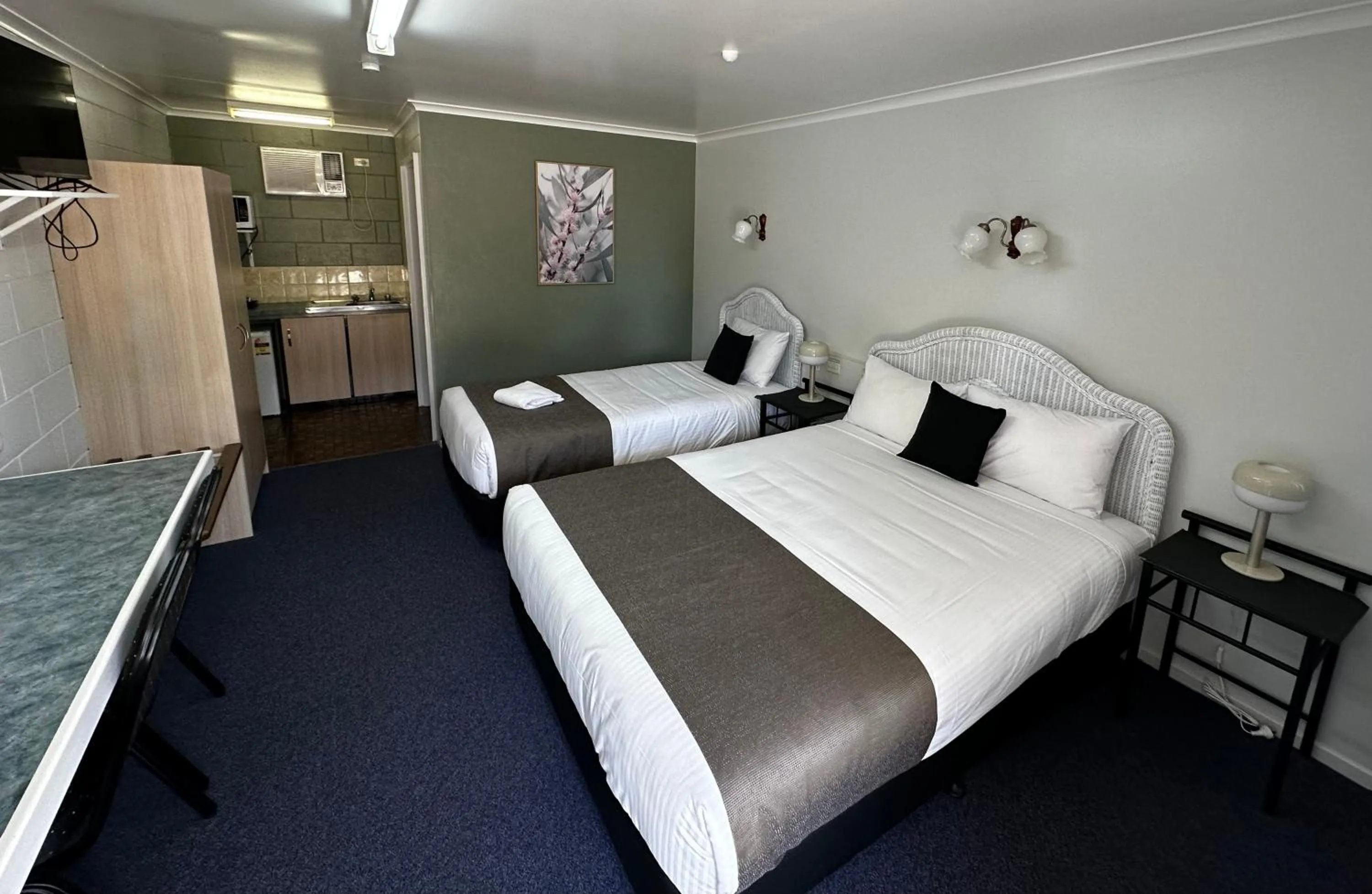 Guests, Bed in Murgon Motor Inn