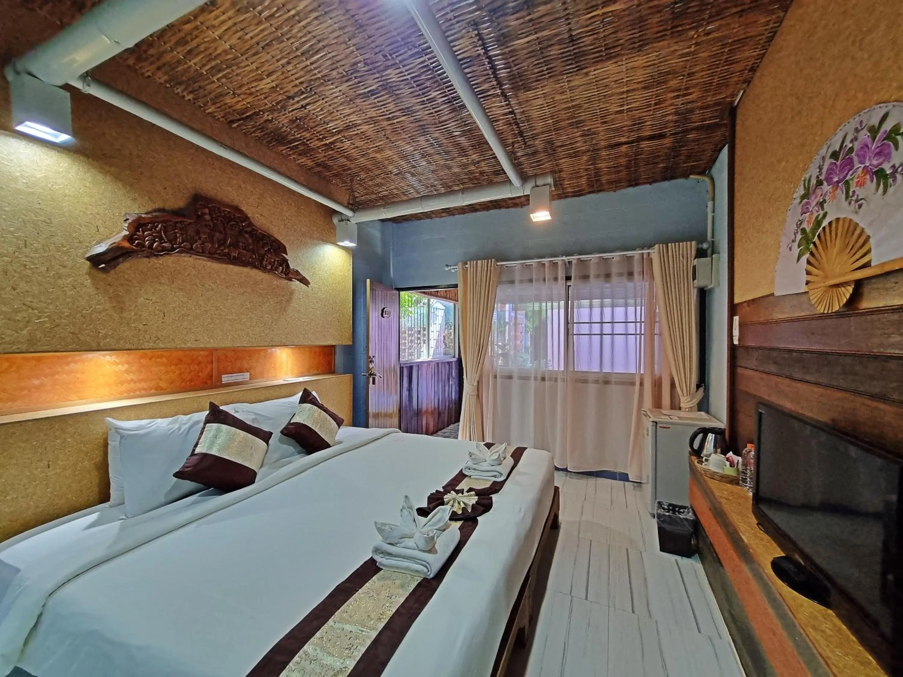 Bedroom, Bed in De Wiang Kum Kam