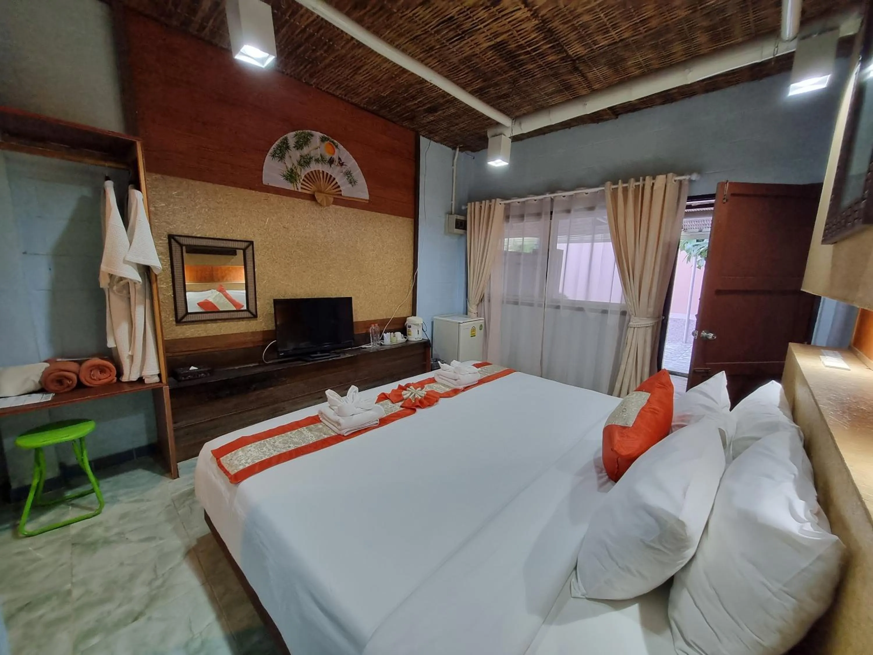 Bedroom, Bed in De Wiang Kum Kam