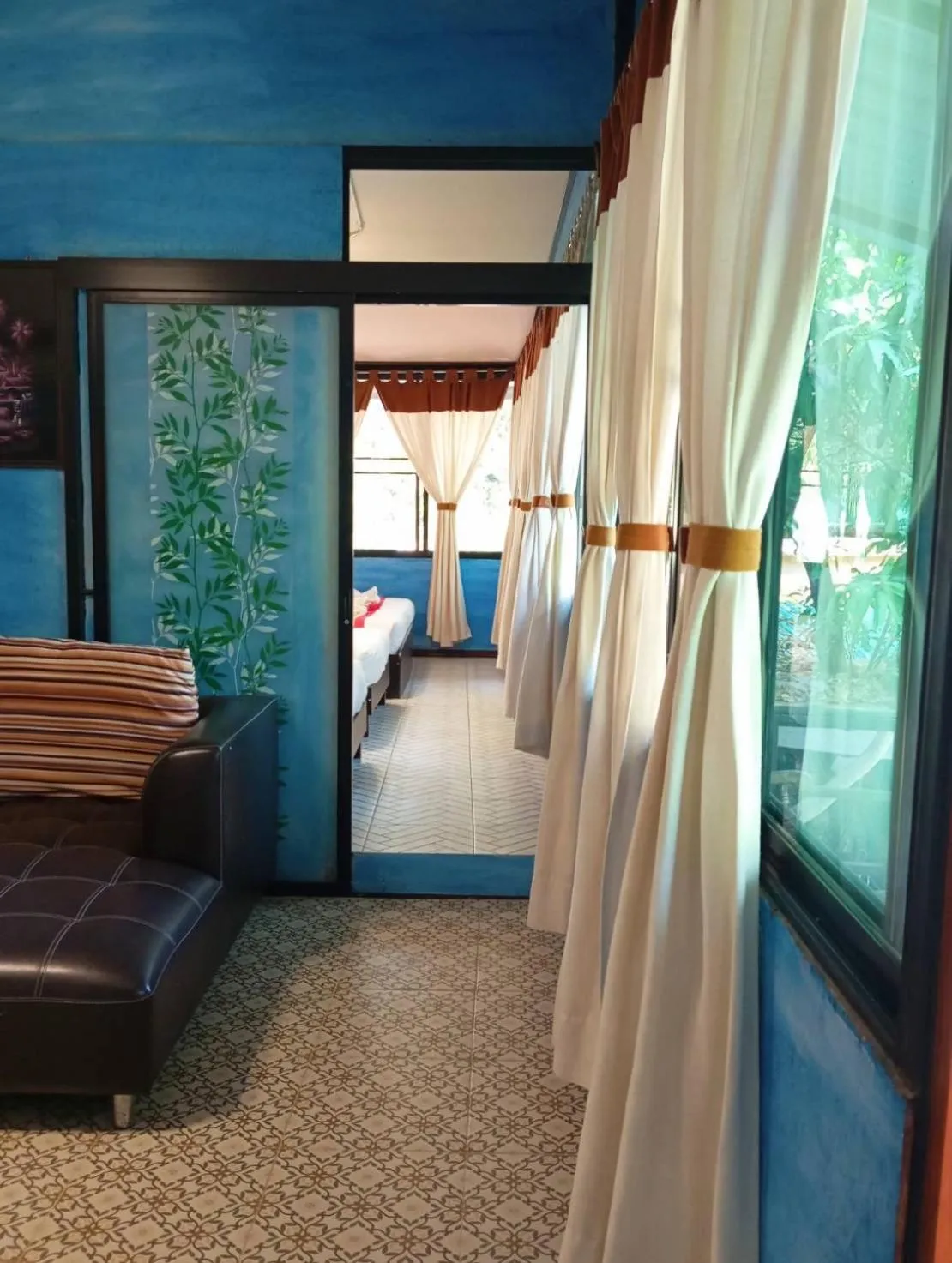 Living room, Bed in De Wiang Kum Kam