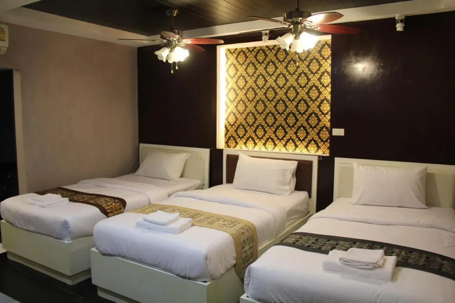 Triple Room with Private Bathroom in S30 Triple Room with Private Bathroom in S30