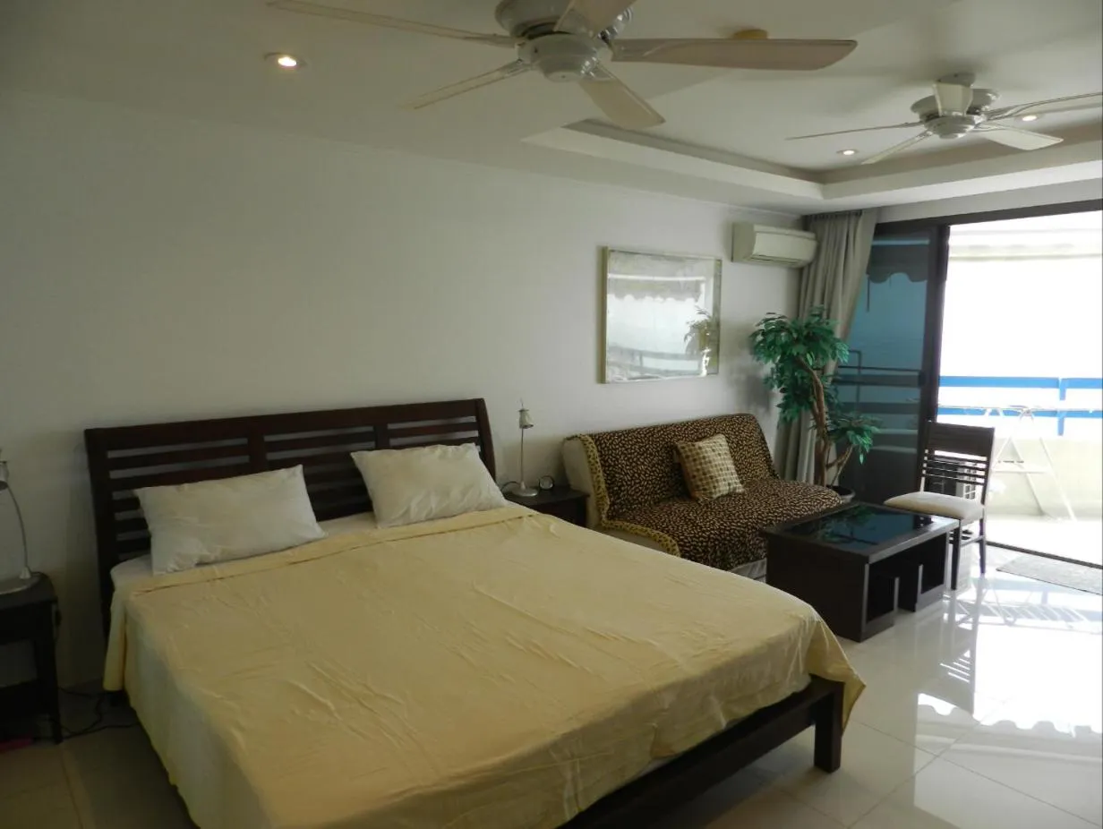 Bed in Jomtien PLAZA Condotel