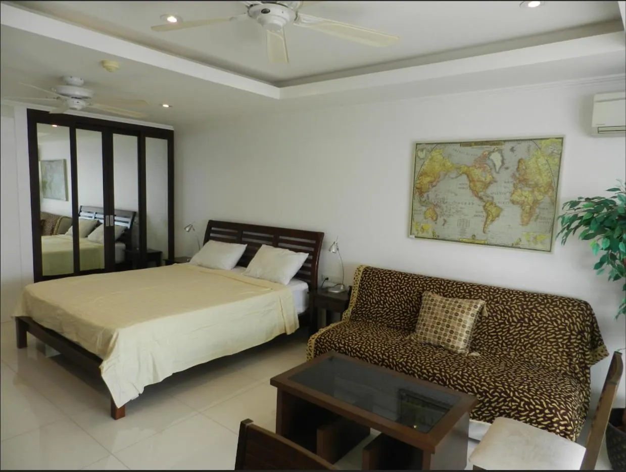 Seating area, Bed in Jomtien PLAZA Condotel
