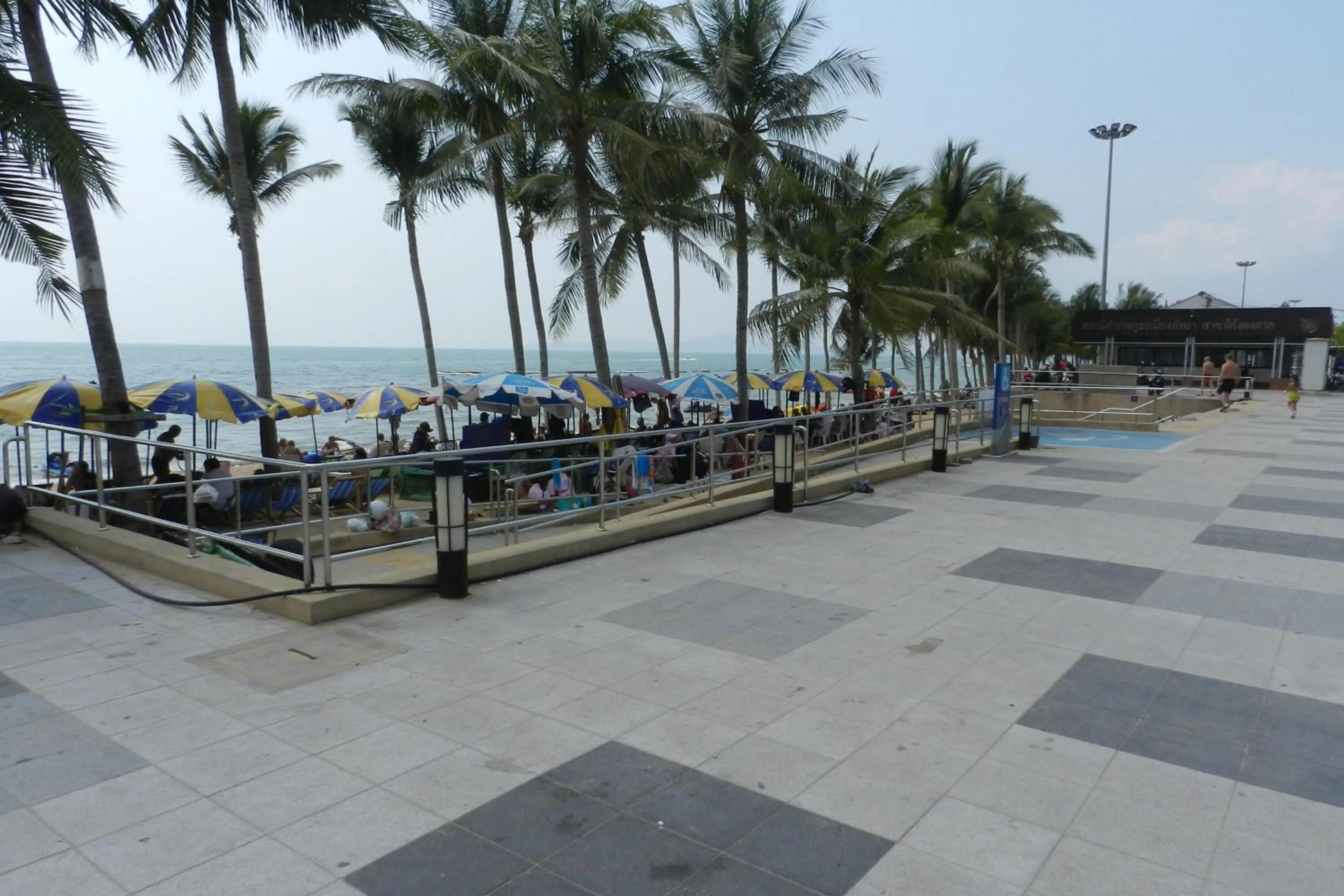 Beach in Jomtien PLAZA Condotel