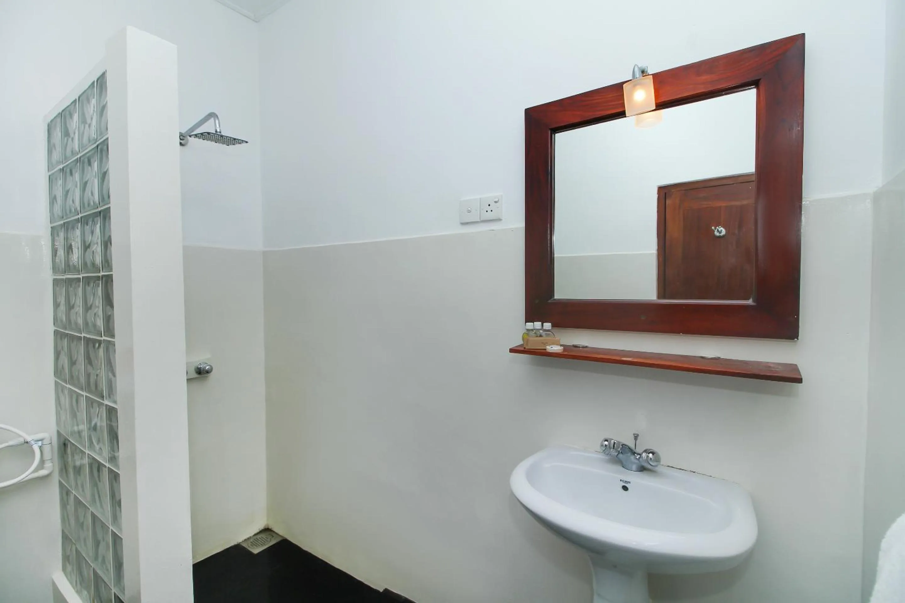 Bathroom in Kalla Bongo Lake Resort