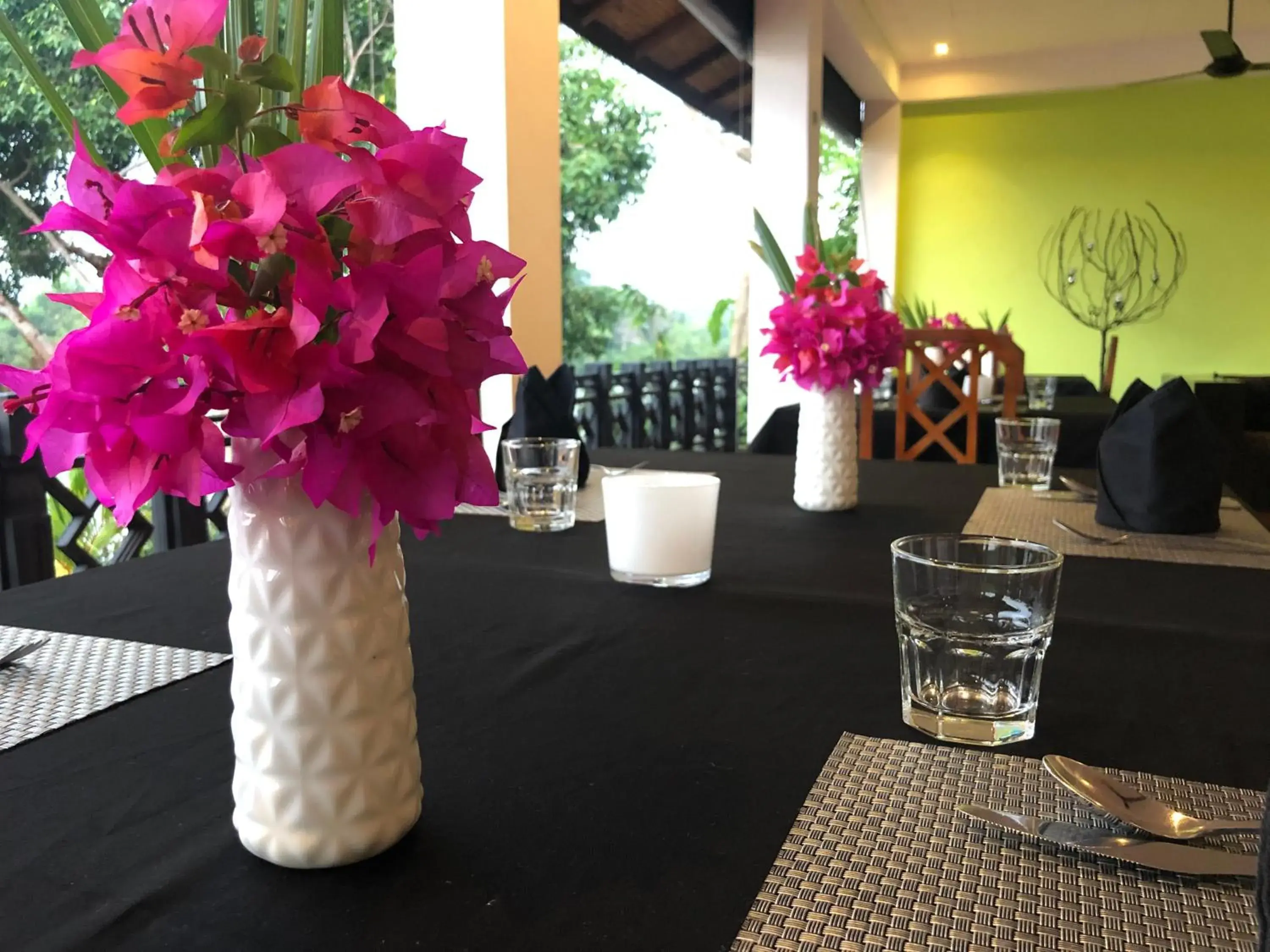 Restaurant/places to eat in Kalla Bongo Lake Resort Restaurant/places to eat in Kalla Bongo Lake Resort