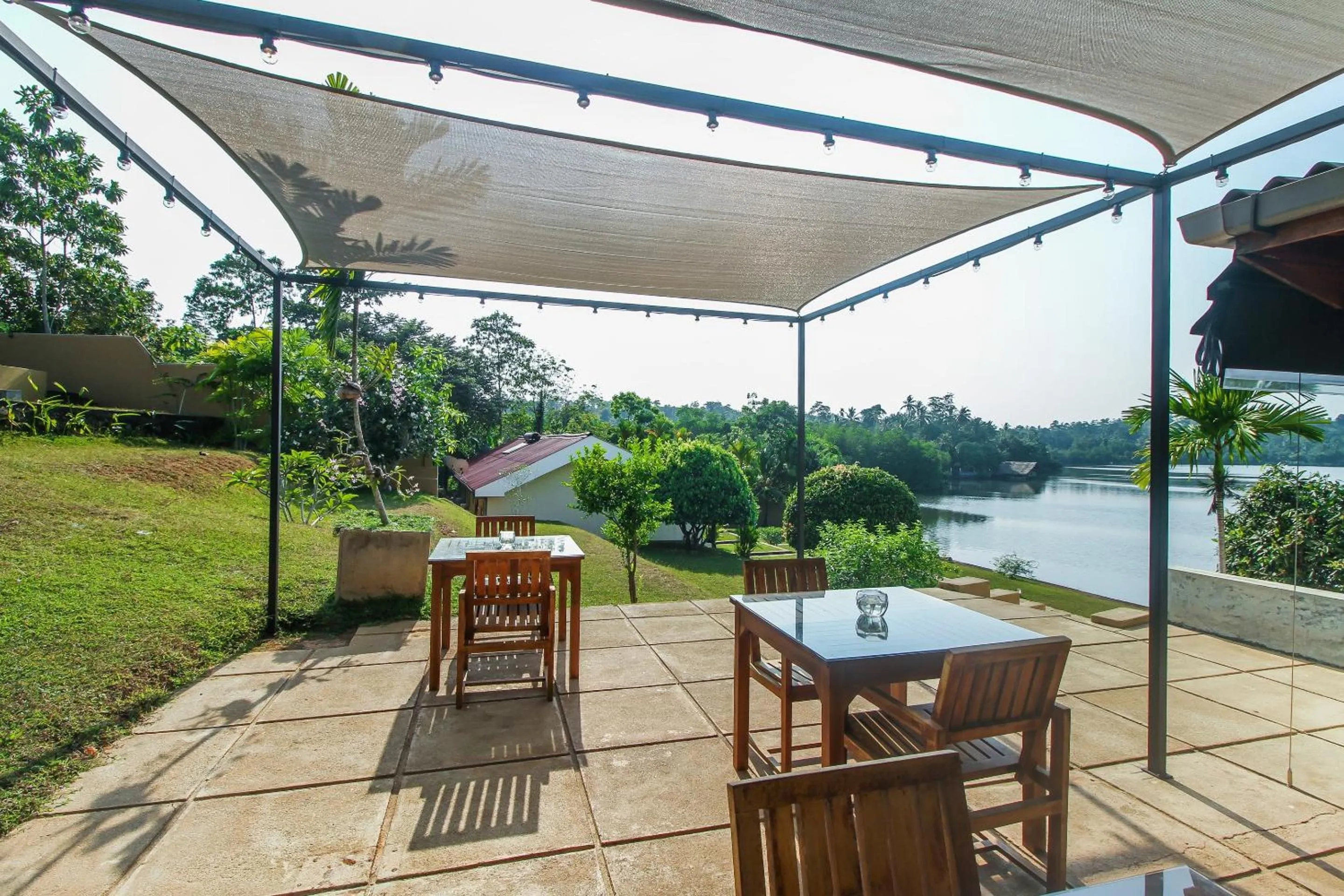 Restaurant/places to eat in Kalla Bongo Lake Resort