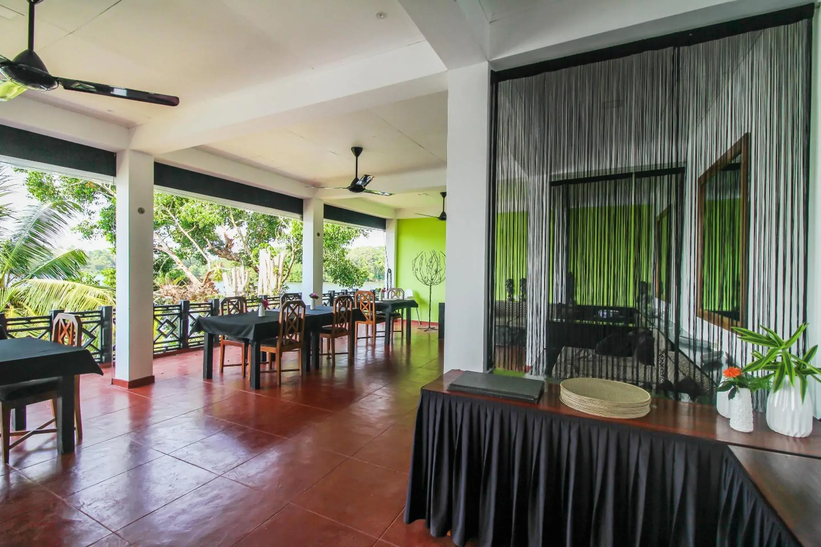 Restaurant/places to eat in Kalla Bongo Lake Resort Restaurant/places to eat in Kalla Bongo Lake Resort