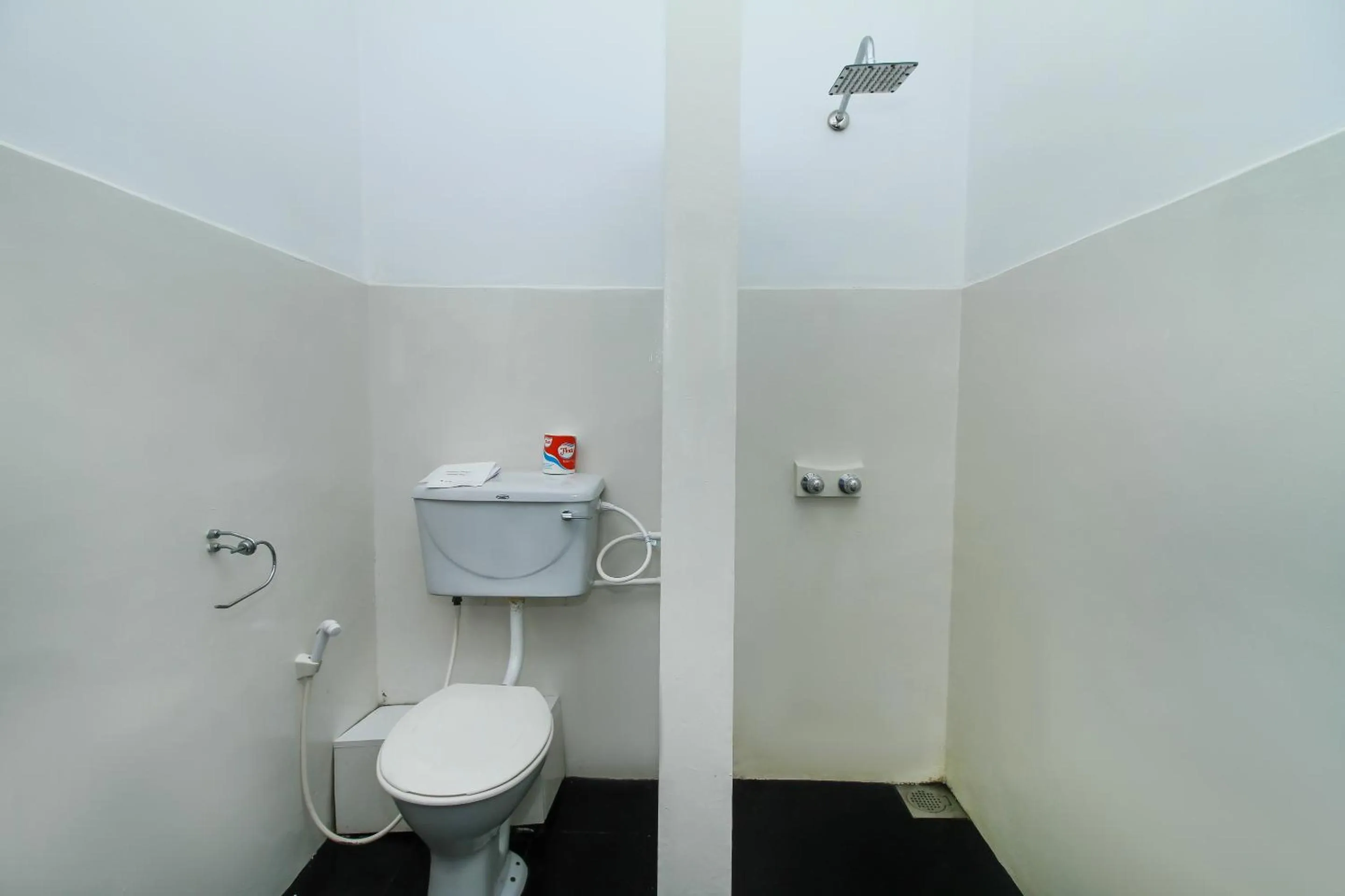 Bathroom in Kalla Bongo Lake Resort