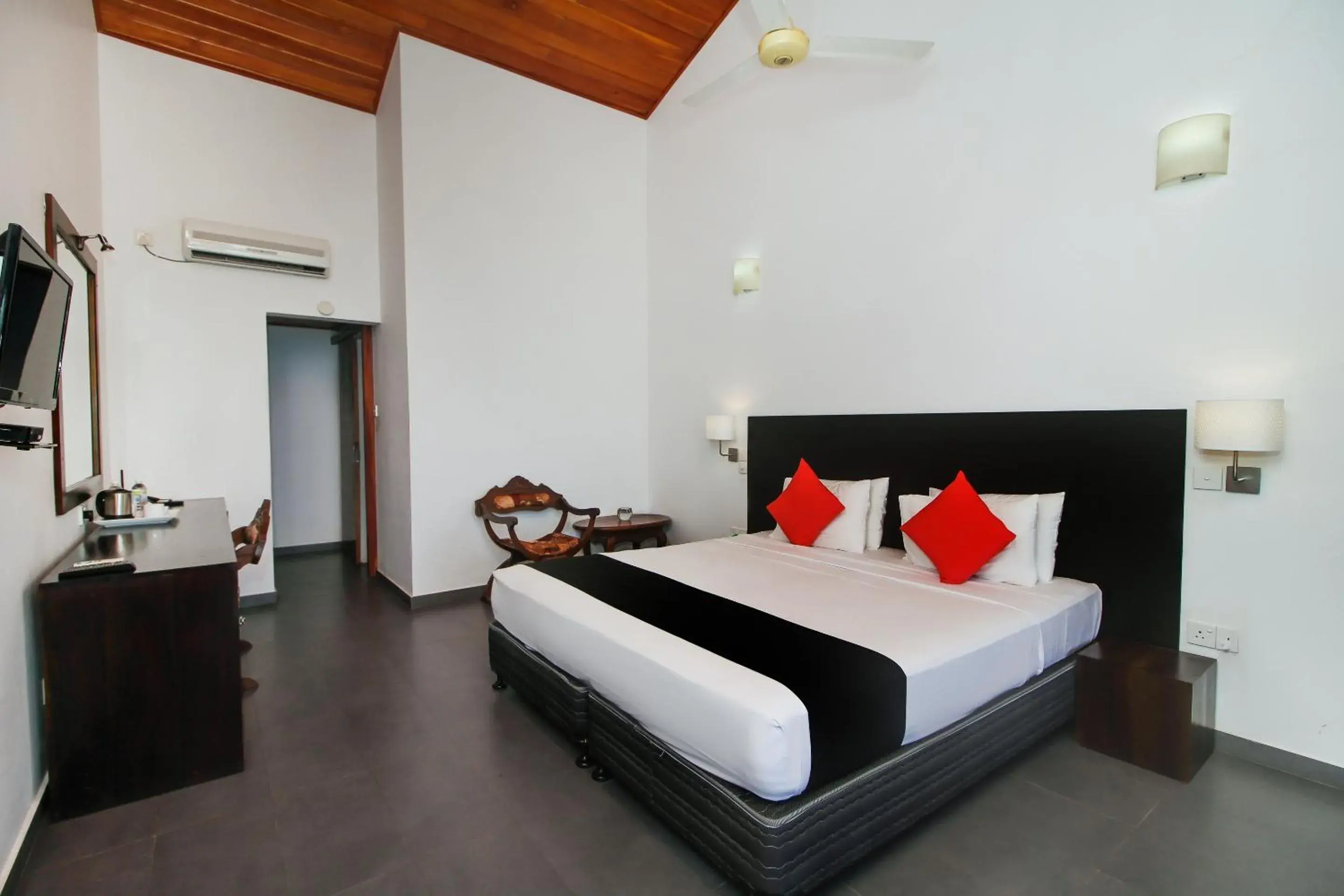 Bedroom in Kalla Bongo Lake Resort Bedroom in Kalla Bongo Lake Resort