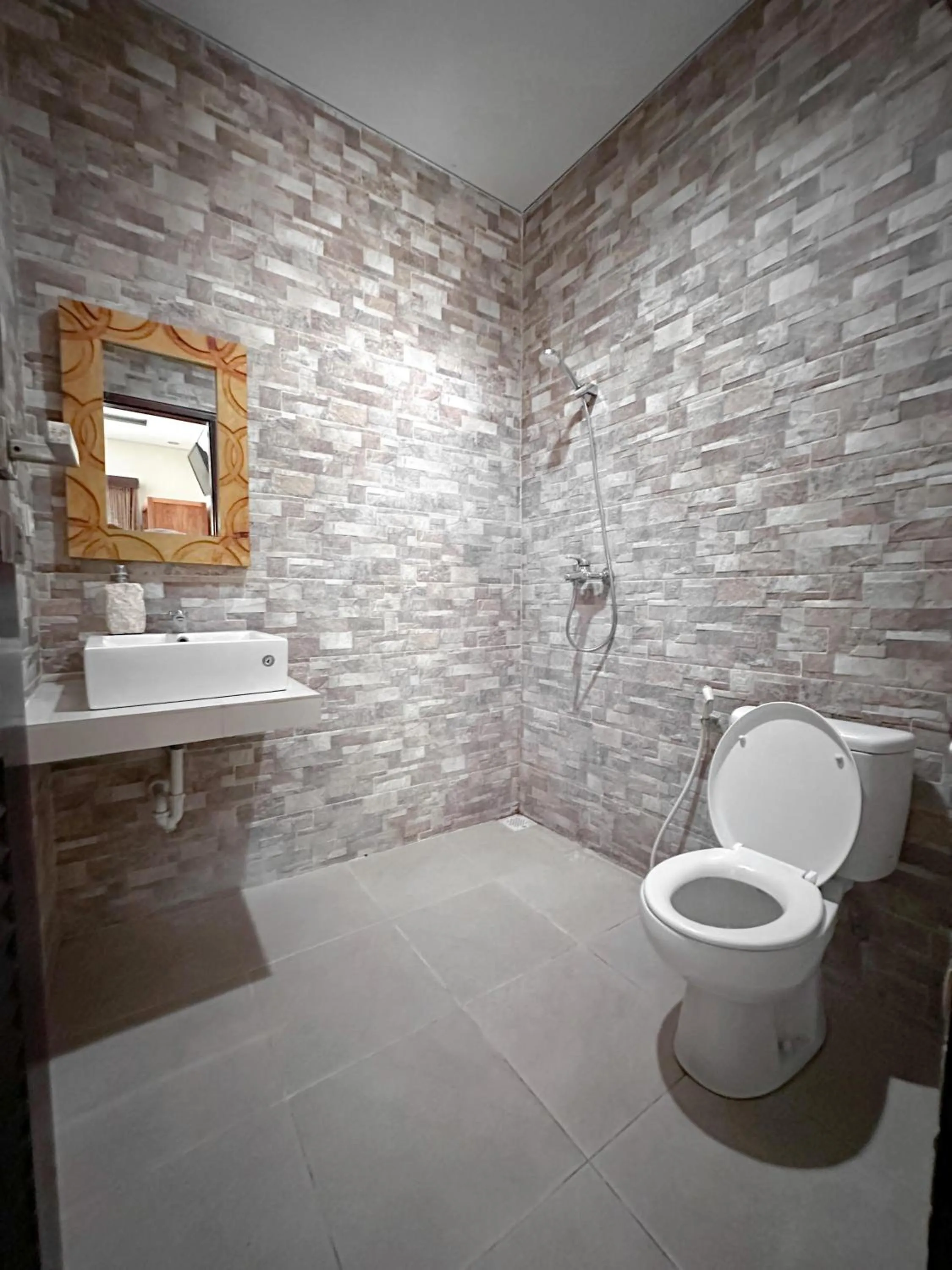 Bathroom in Jonsen Homestay