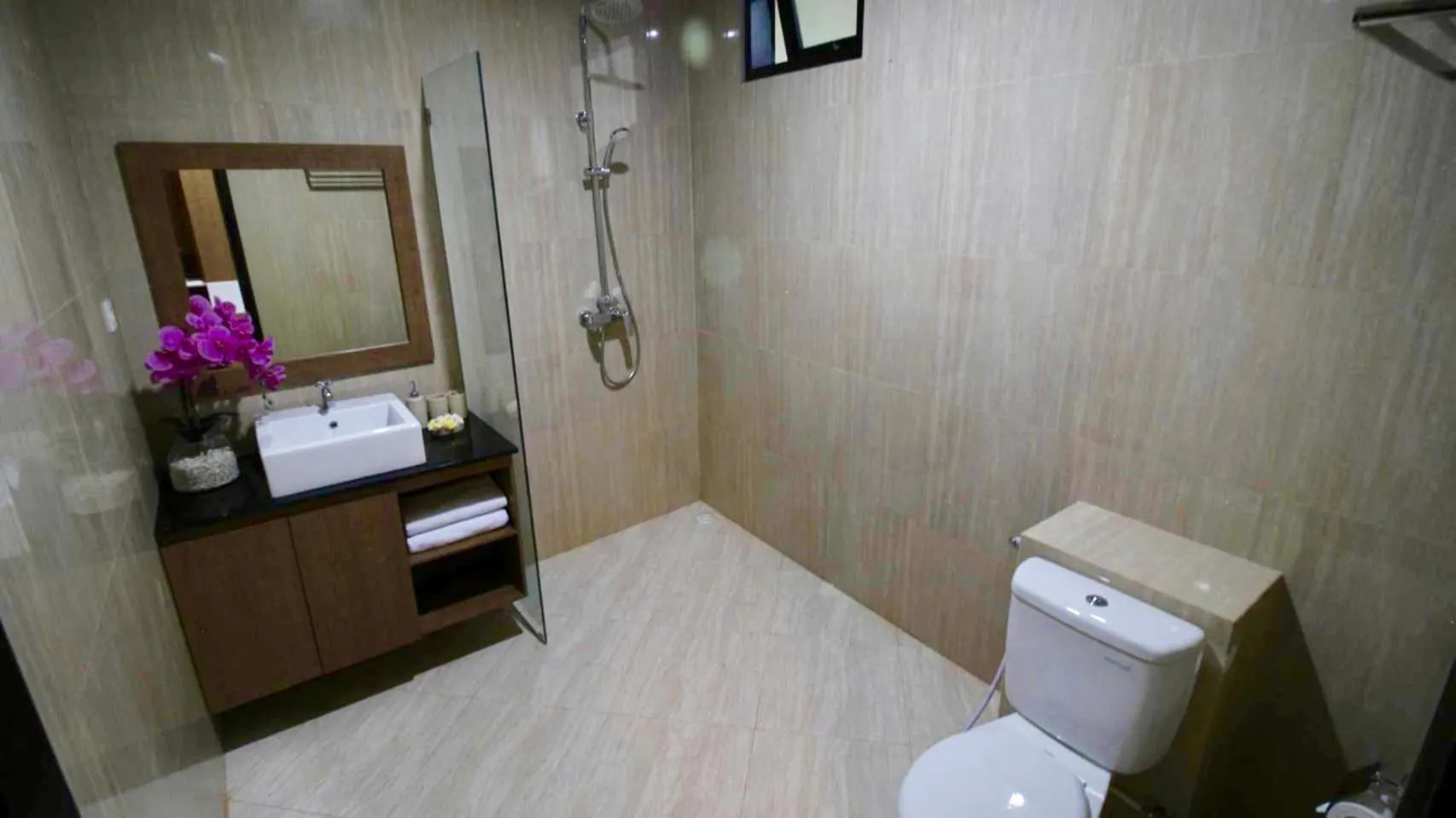 Bathroom in Jonsen Homestay