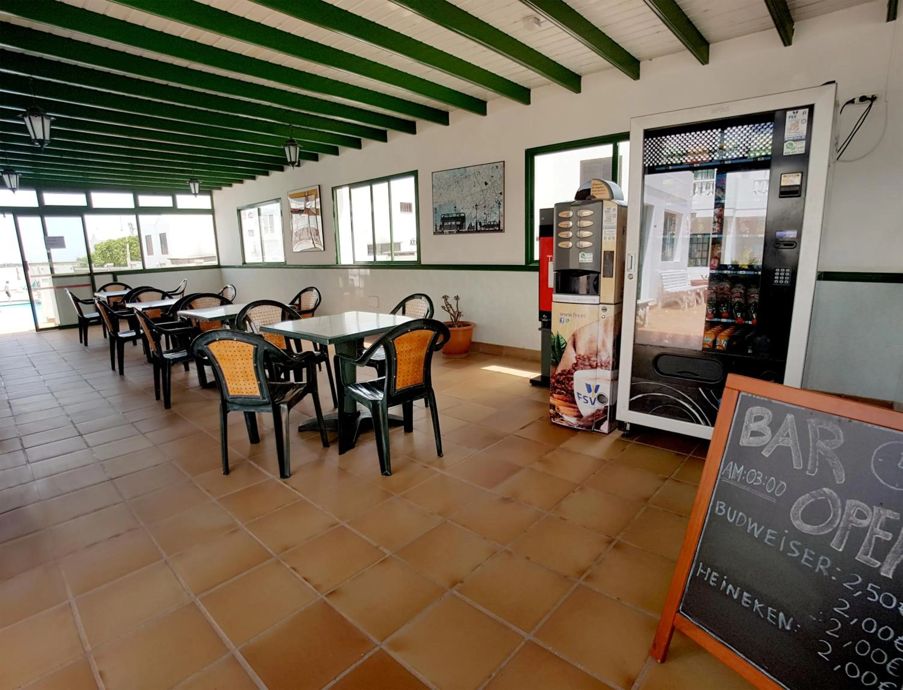 Lounge or bar in Apartamentos Tisalaya