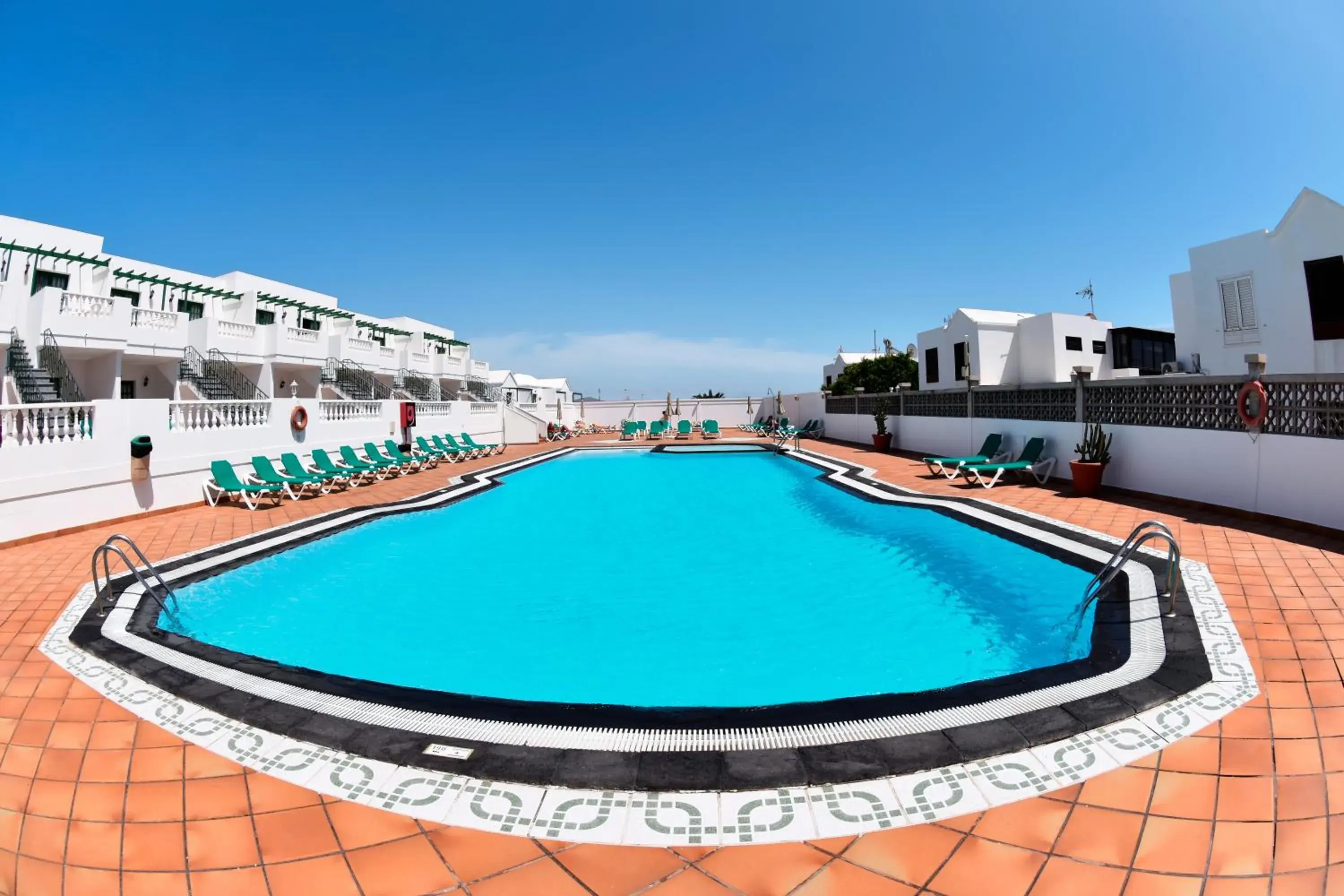 Swimming pool in Apartamentos Tisalaya Swimming pool in Apartamentos Tisalaya