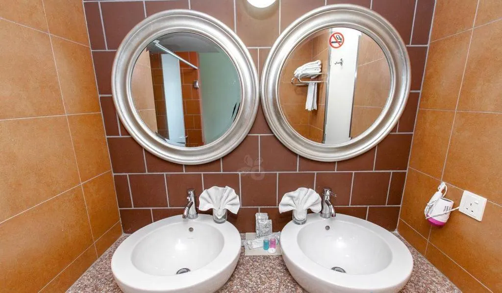 Bathroom in Swan Garden Hotel