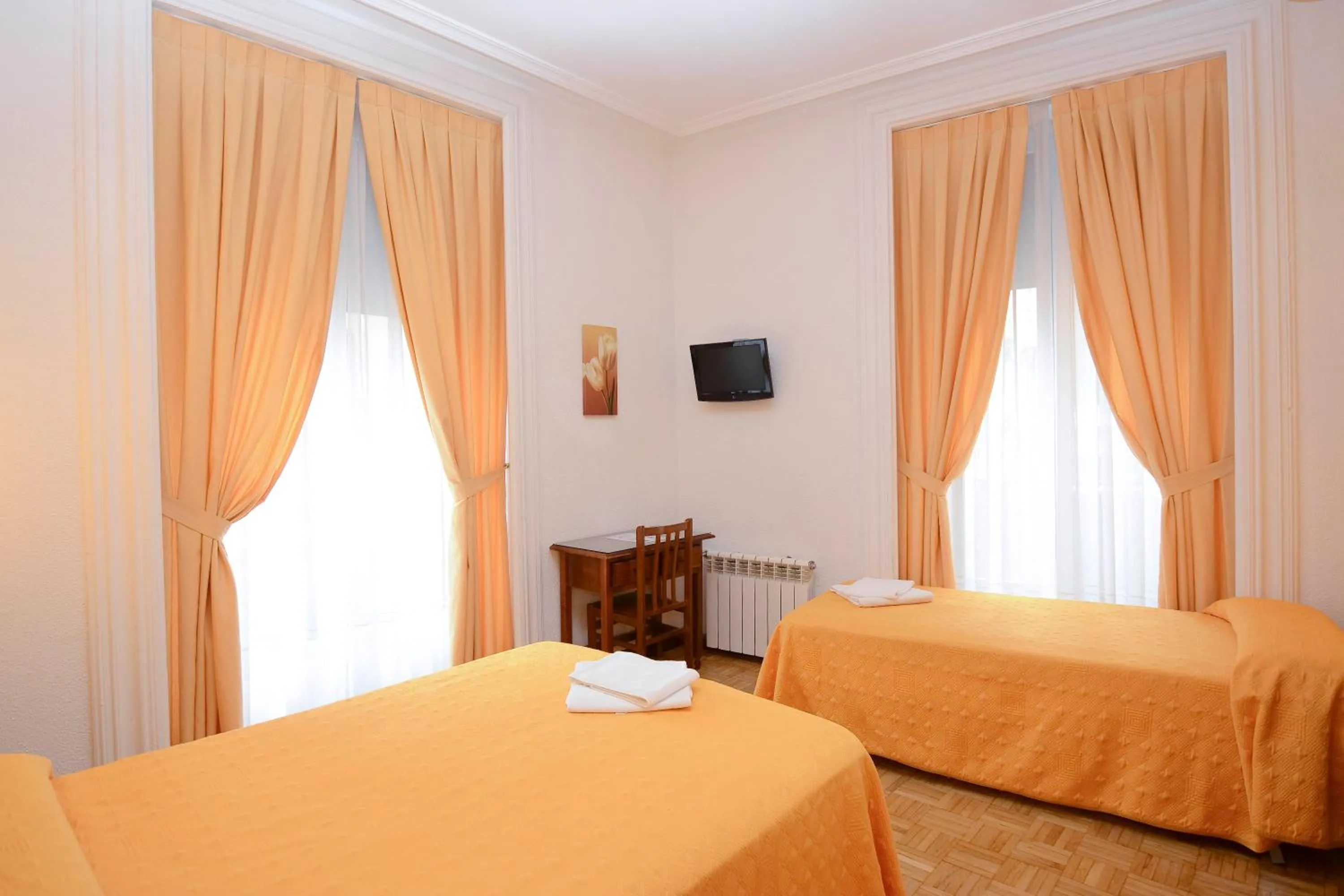 Photo of the whole room, Bed in Hostal Edreira