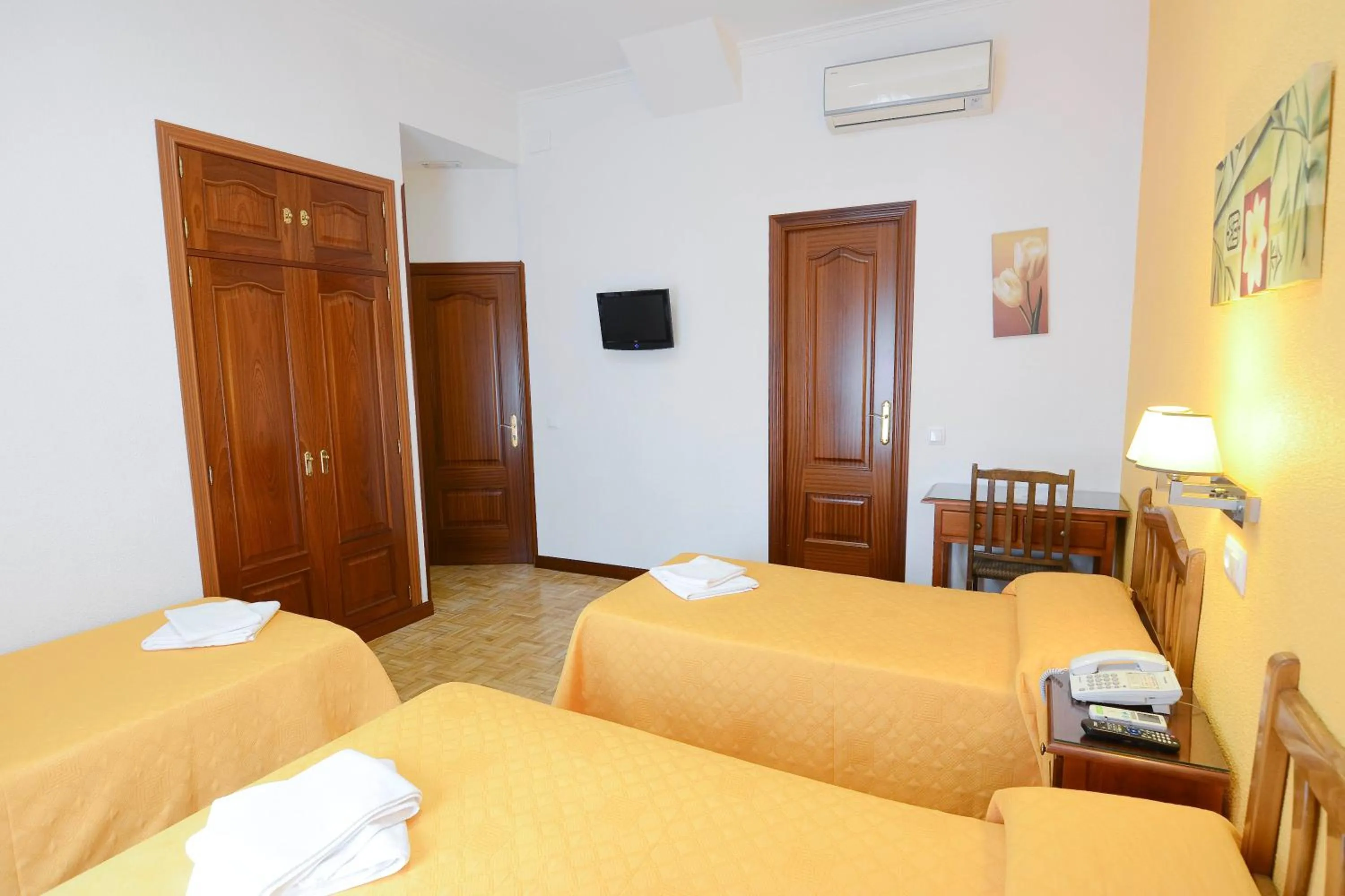 Photo of the whole room, Bed in Hostal Edreira