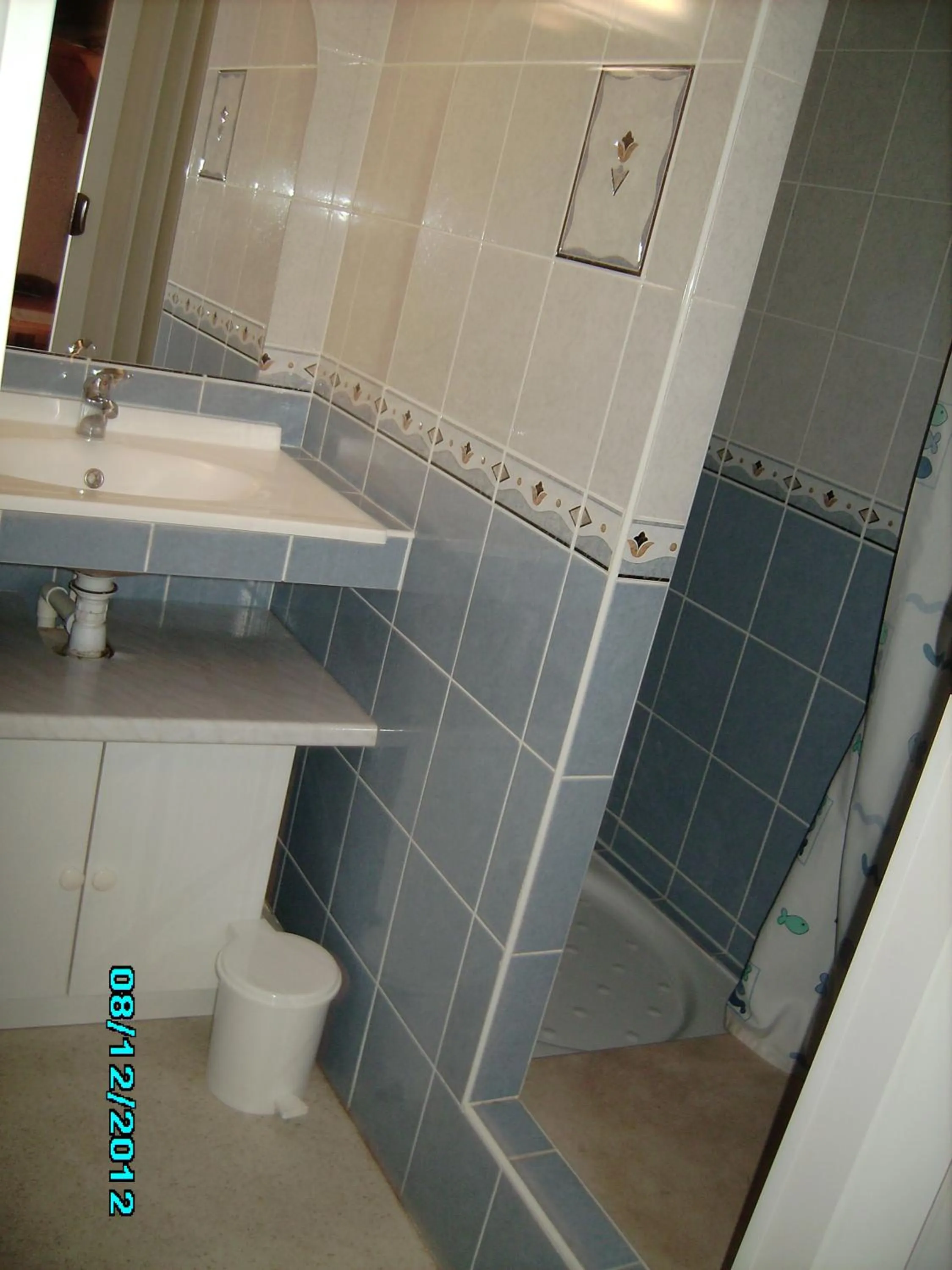 Bathroom in Terroir et Tradition A La Ducasse