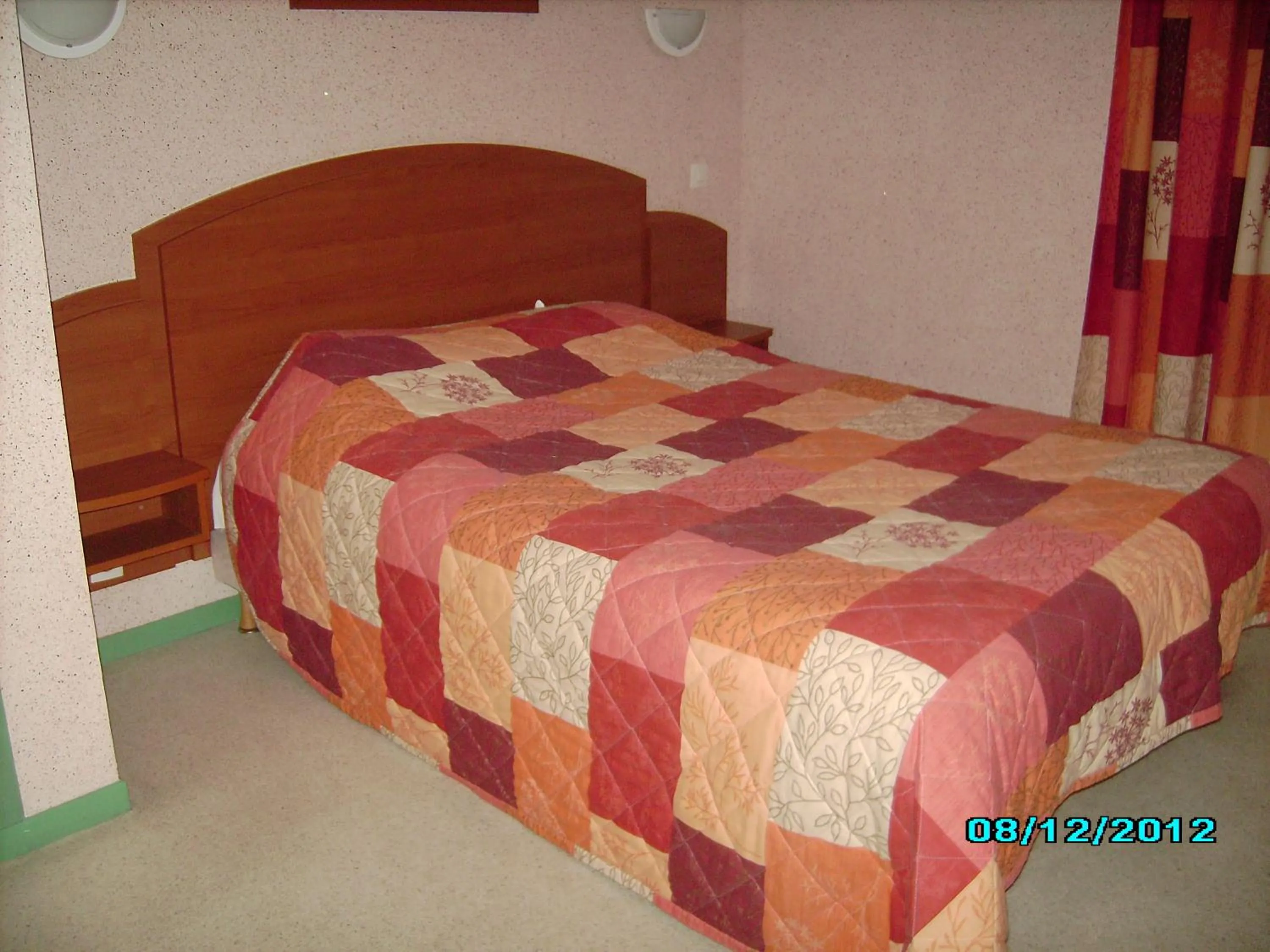 Bed in Terroir et Tradition A La Ducasse