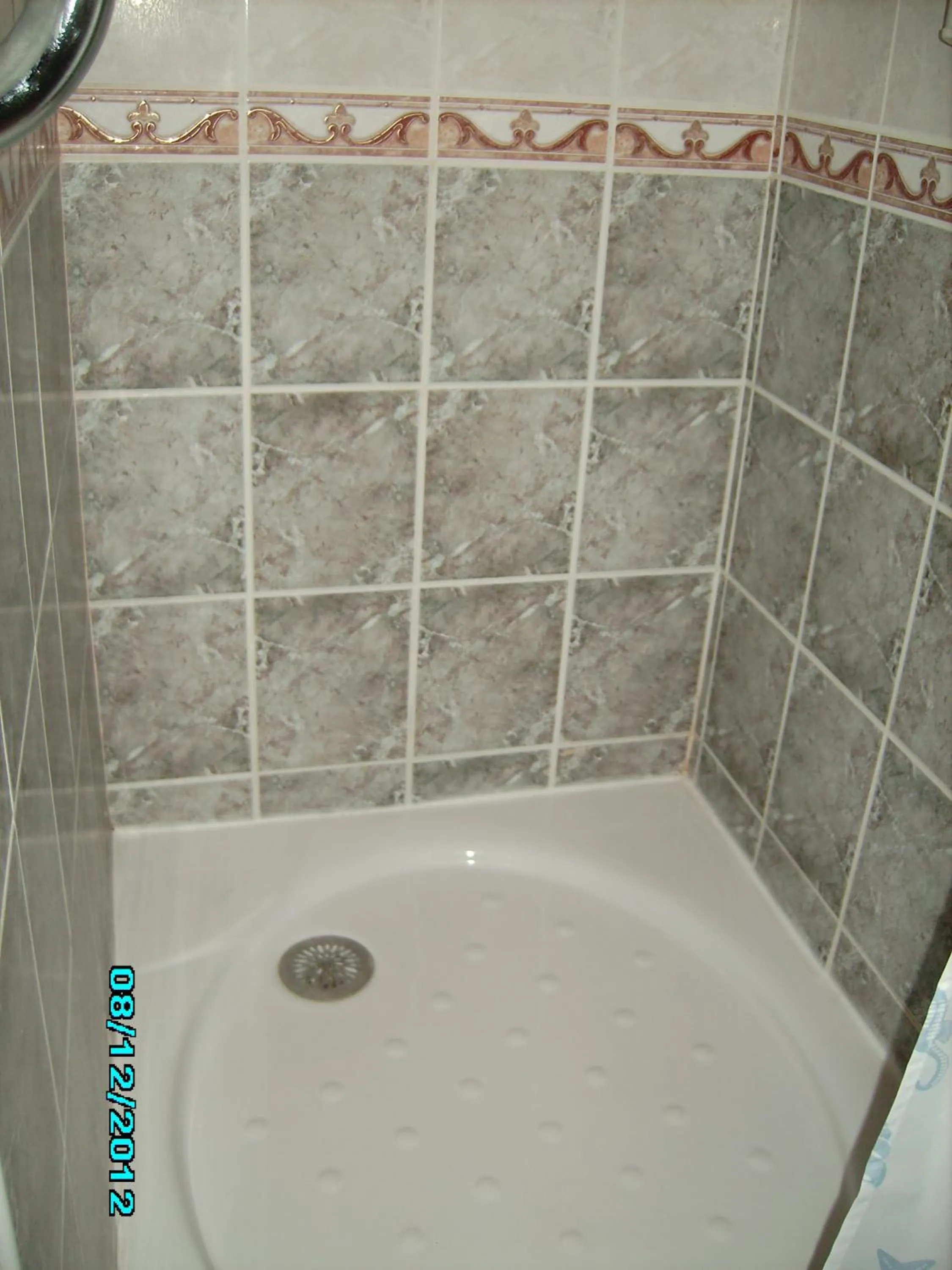 Shower in Terroir et Tradition A La Ducasse