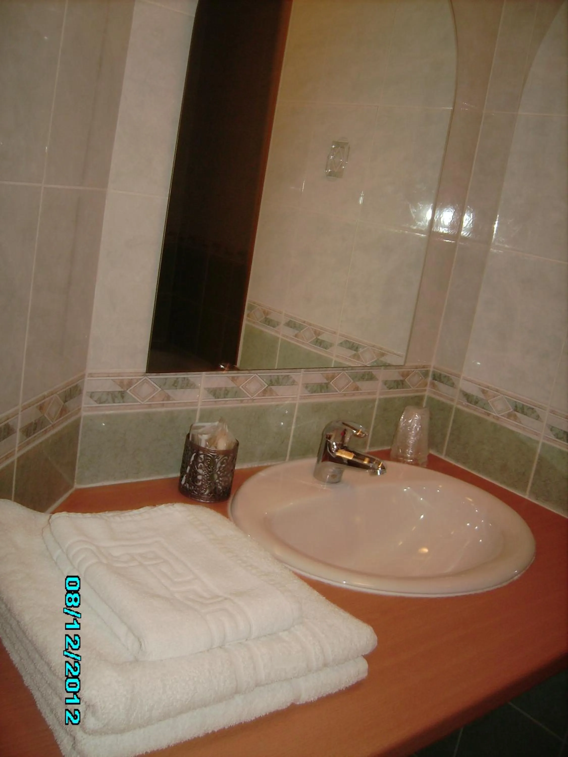 Bathroom in Terroir et Tradition A La Ducasse