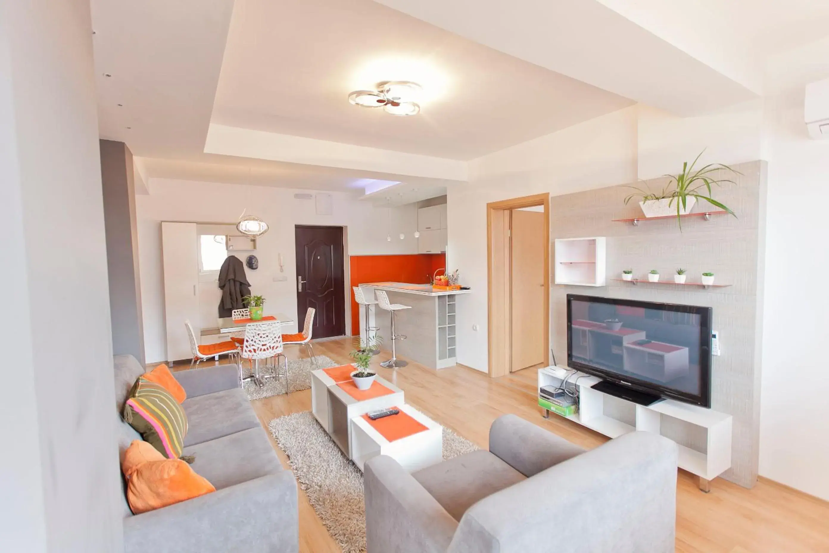 Two-Bedroom Apartment - single occupancy in Orange Apartment Two-Bedroom Apartment - single occupancy in Orange Apartment