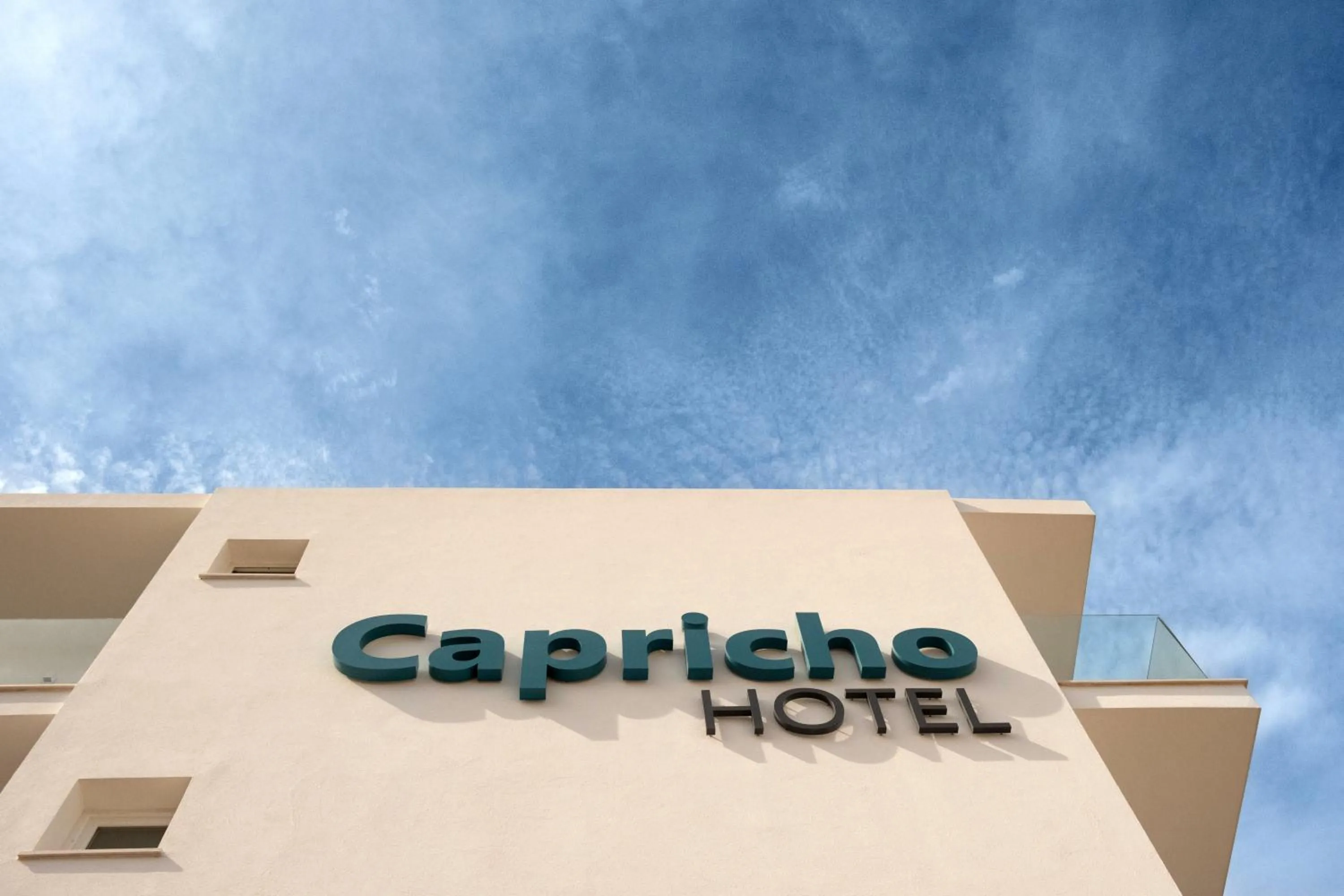 Facade/entrance in Hotel Capricho