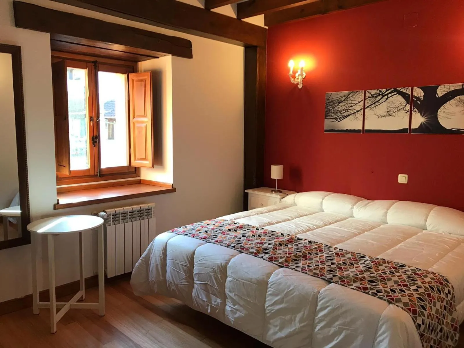 Photo of the whole room, Bed in La Posada de Abanillas