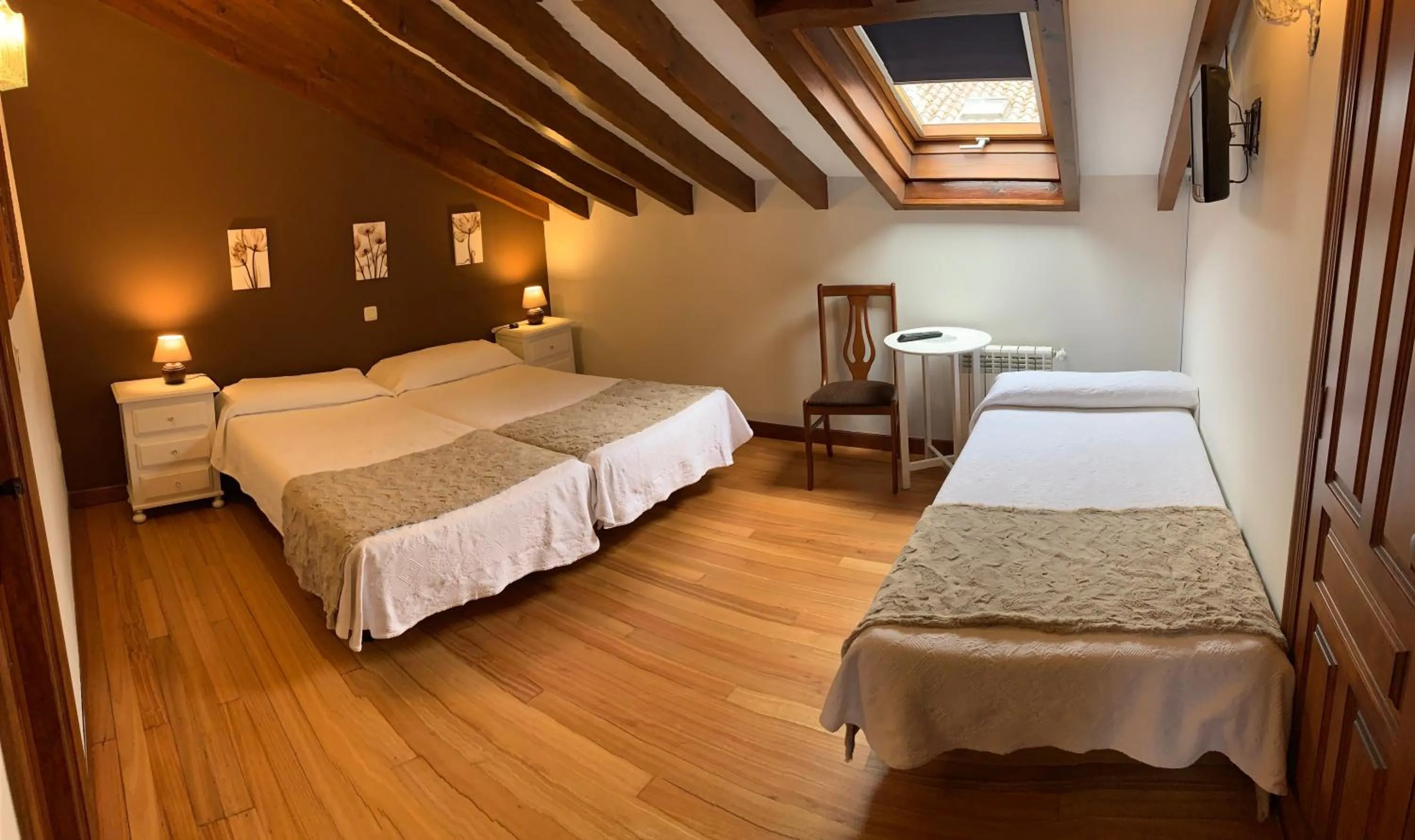 Photo of the whole room, Bed in La Posada de Abanillas