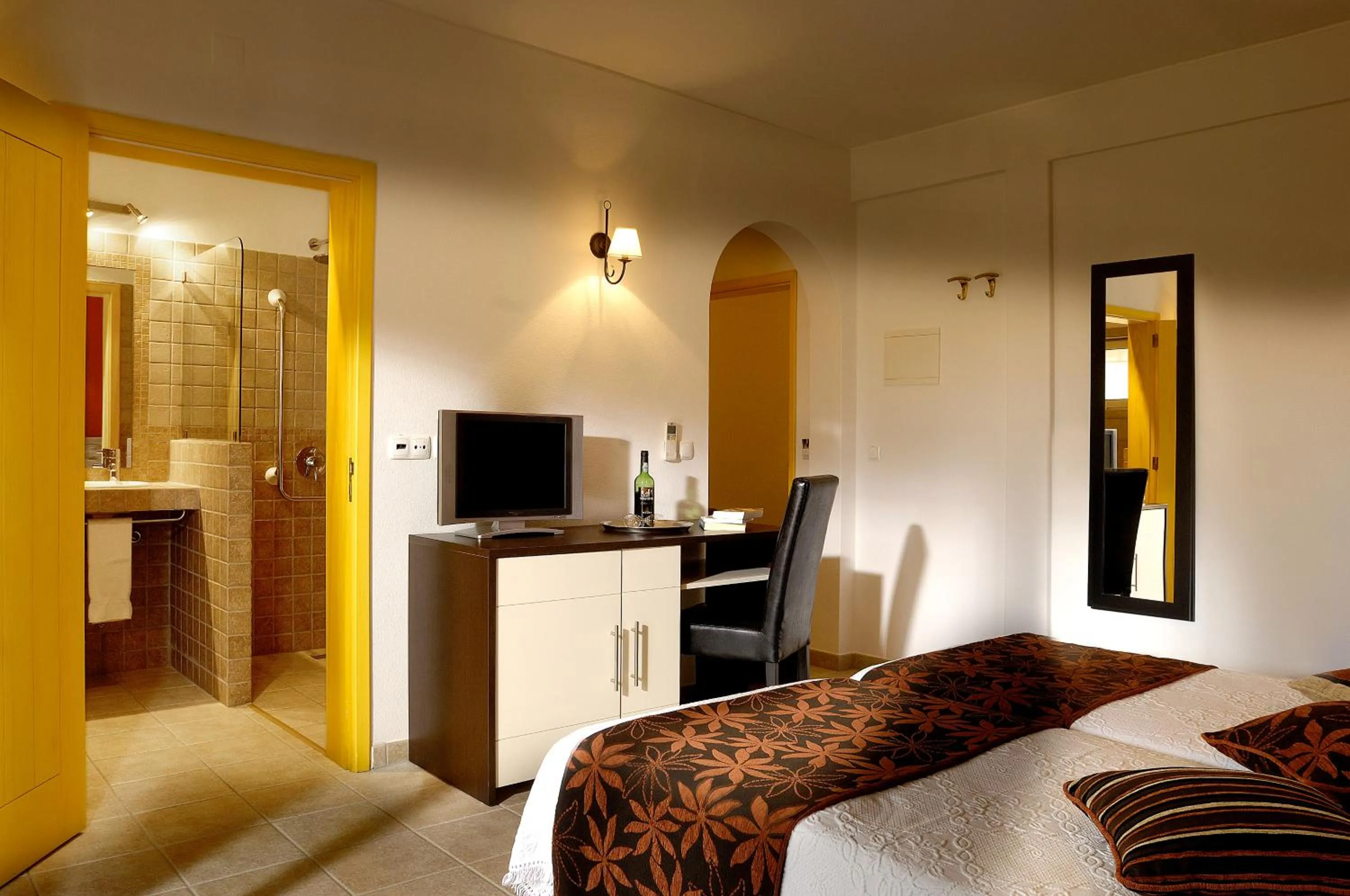 Photo of the whole room, Bed in Casa Bela Moura, Boutique Hotel & Wine