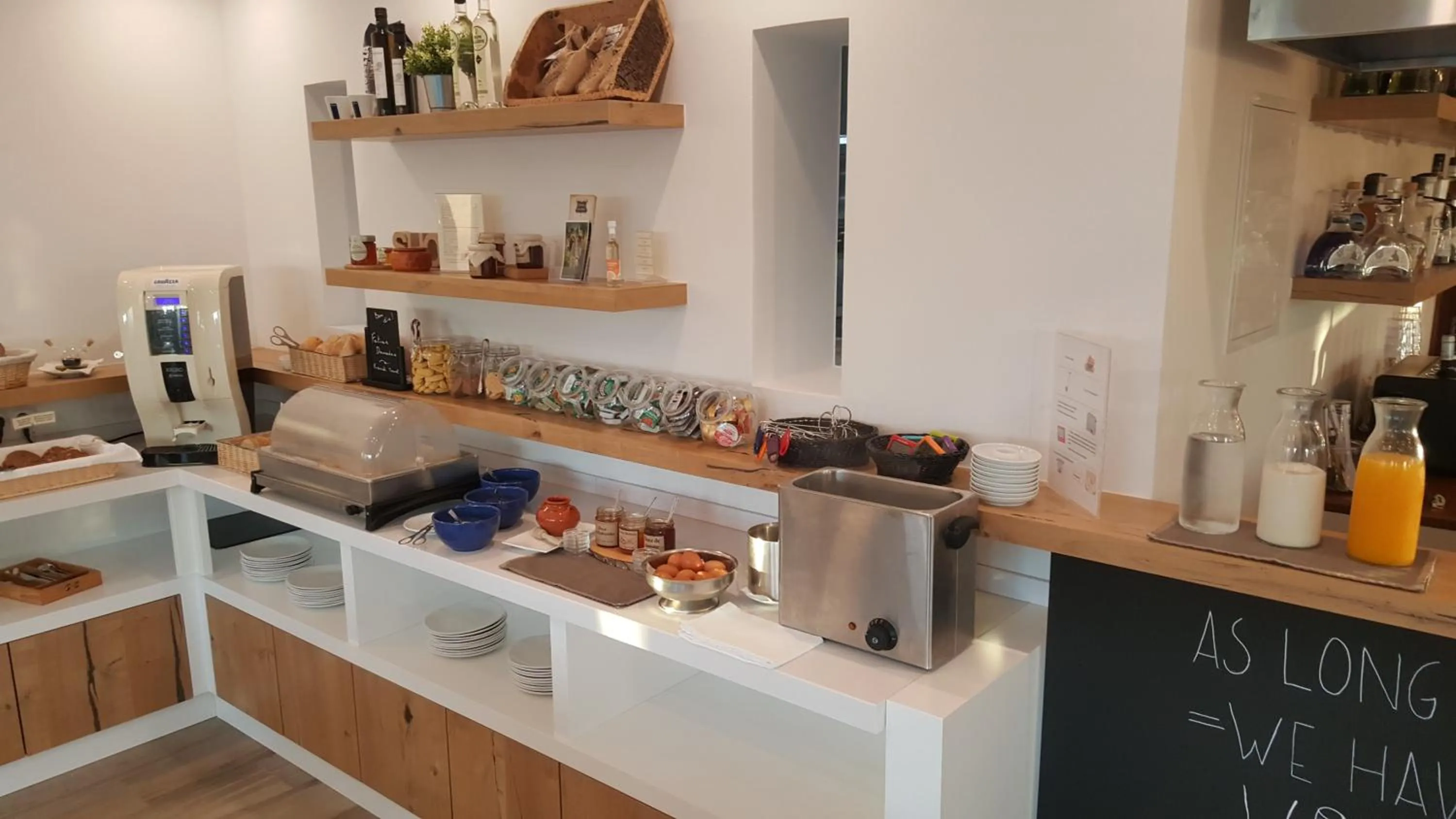 Food and drinks in Casa Bela Moura, Boutique Hotel & Wine