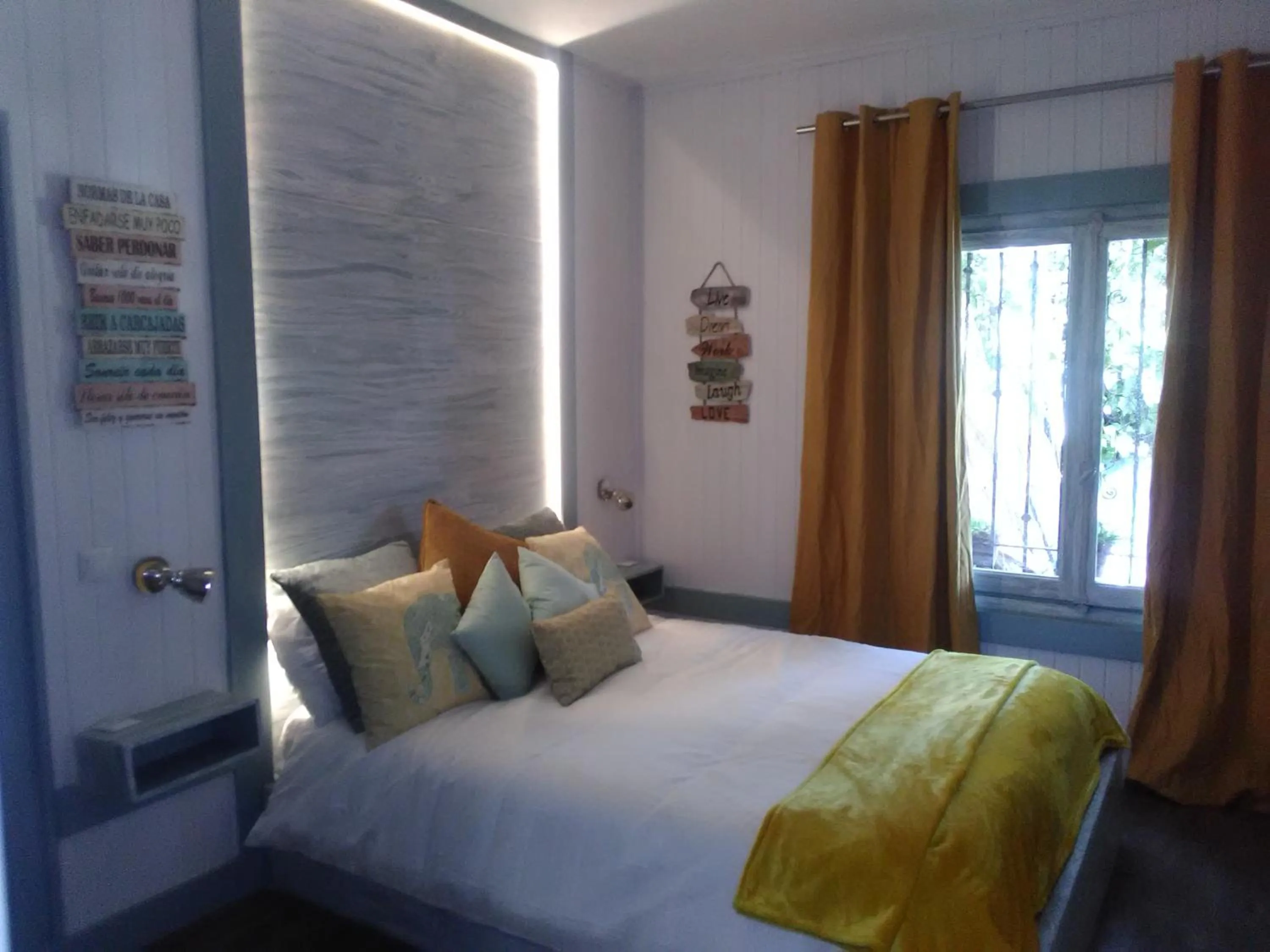 Photo of the whole room, Bed in Villa Palma