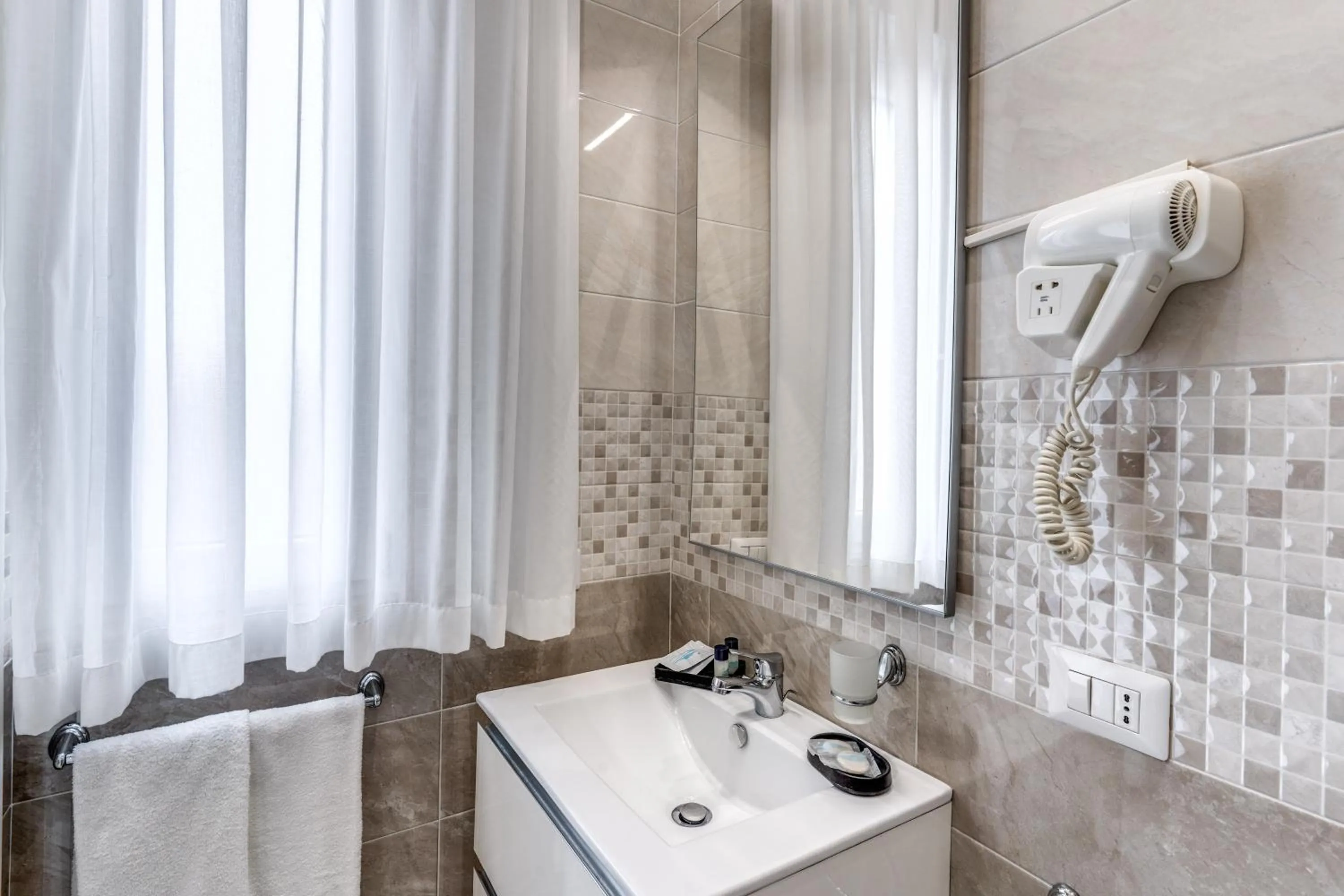 Bathroom in RAGGIO DI SOLE - ATAROOMS Collection